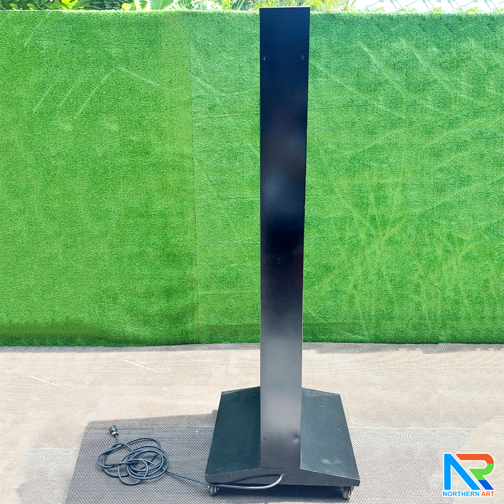 ตู้ไฟ LED ตั้งพื้น ฐานSLOPE ขนาด 60x160 ซม.โครงเหล็กพร้อมแผ่นซิงค์ สีดำ แผ่นอะคริลิค 2 แผ่น โชว์งานพิมพ์ 2 ด้าน มีล้อเลื่อน เคลื่อนย้ายสะดวก