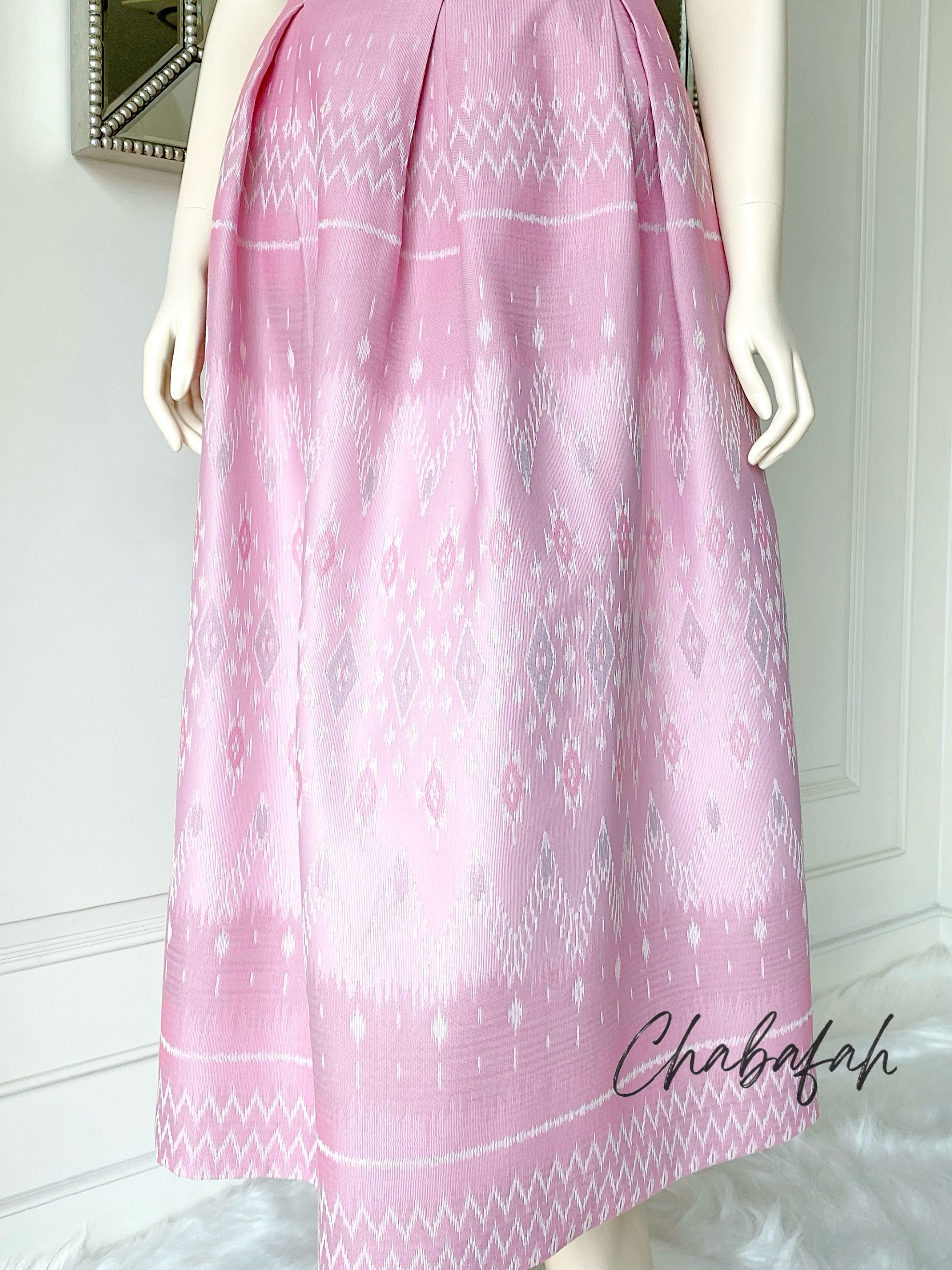 (No. 003) กระโปรงผ้าฝ้ายไทยทอเครื่อง สีชมพูหวาน ทรงทวิส แบรนด์ Chabafah (ชบาฟ้า)