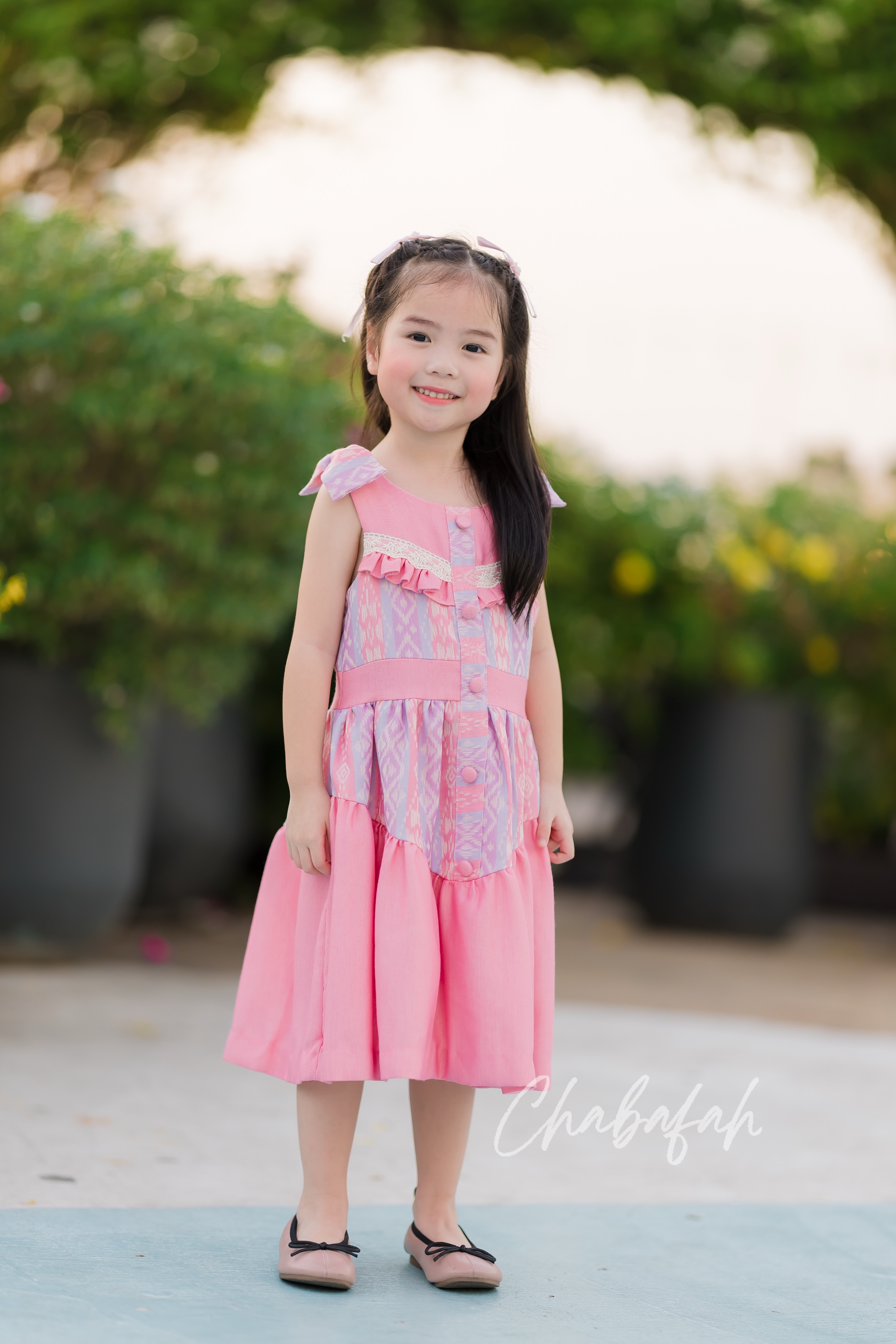 เดรสแขนกุดผ้าไทย แบรนด์ Chabafah สีชมพูหวาน