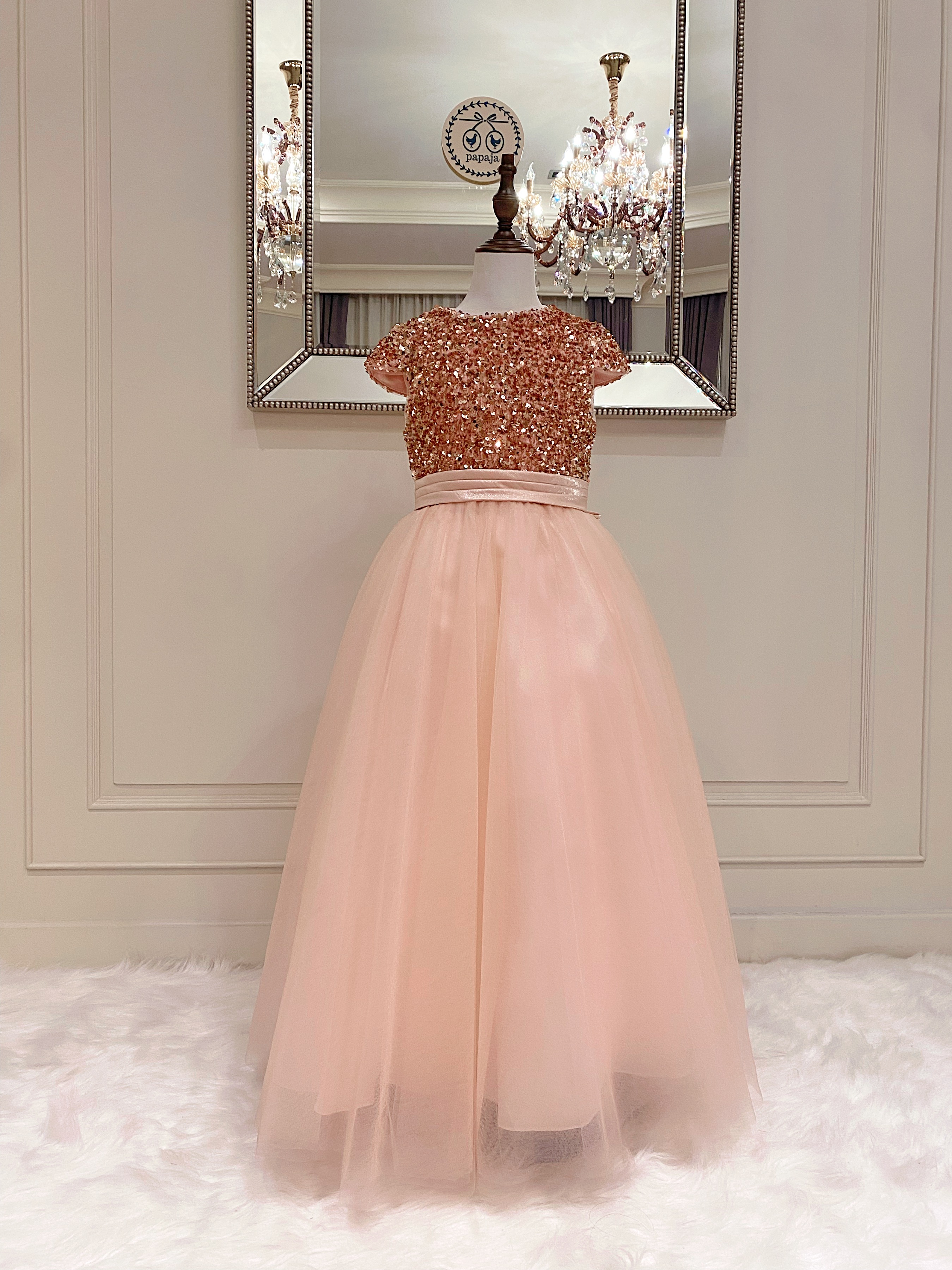 เดรสออกงานราตรียาวแขนล้ำ สีชมพูพีช (งานไฮพรีเมี่ยม) ด้านบนปักเลื่อม ช่วงกระโปรงผ้าโปร่งซอฟท์ๆ ละมุน