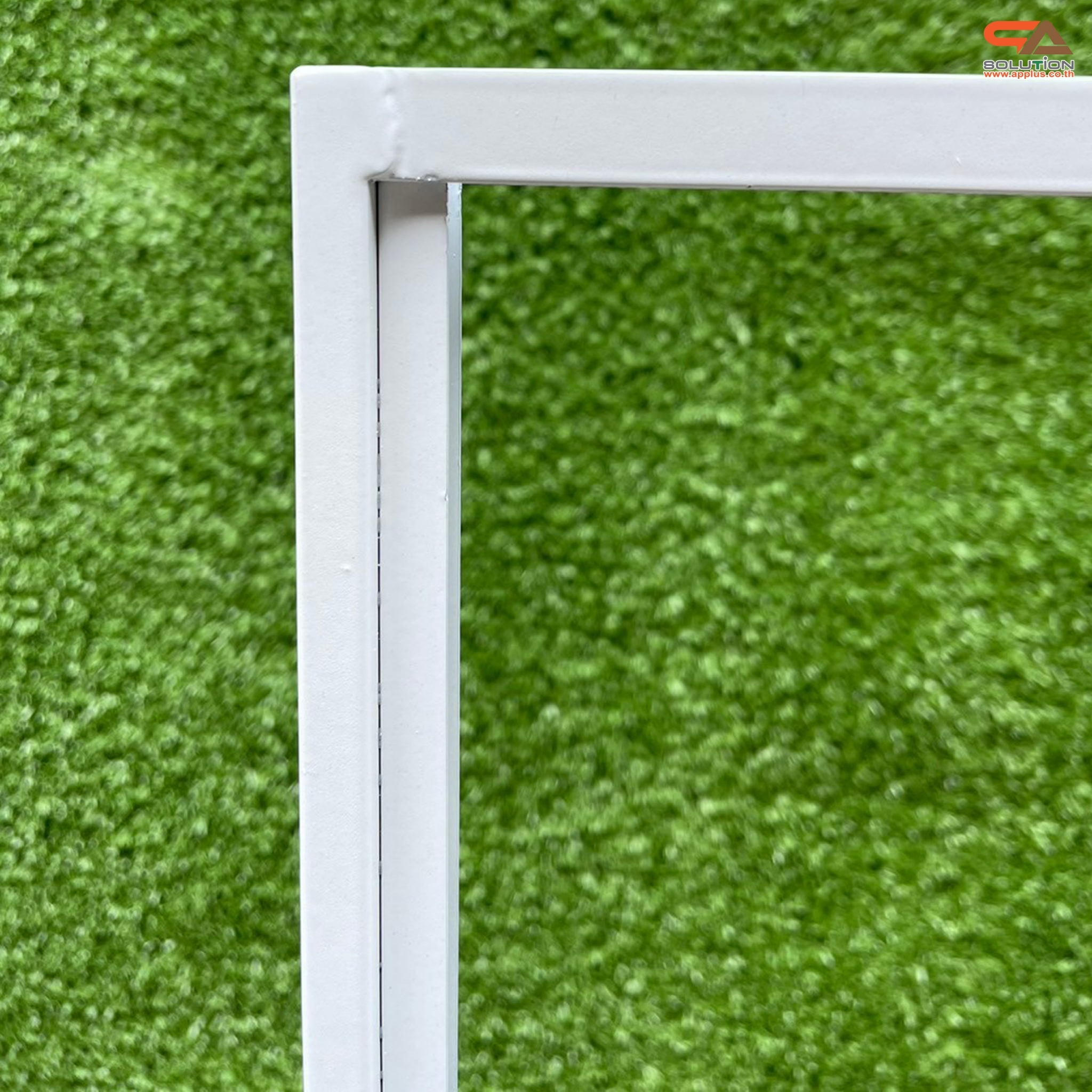 โปสเตอร์สแตนด์เหล็ก เสาคู่ สีขาว ขนาด (W)50 x (L)70 x H146 cm. ฐานเหลี่ยม โชว์งานพิมพ์2ด้าน ด้านบนครึ่งวงกลม สำหรับใส่โลโก้ ถอดประกอบได้