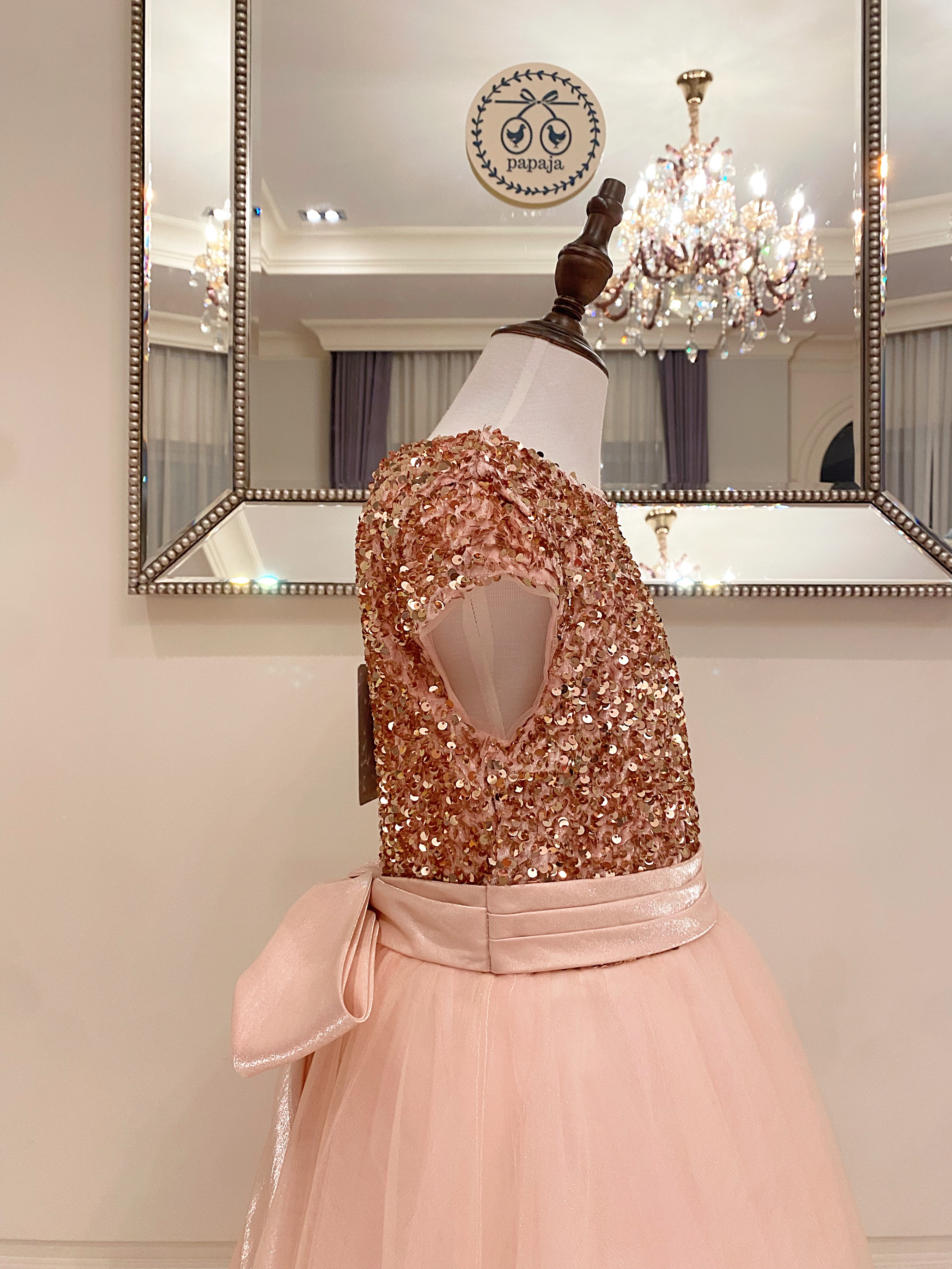 เดรสออกงานราตรียาวแขนล้ำ สีชมพูพีช (งานไฮพรีเมี่ยม) ด้านบนปักเลื่อม ช่วงกระโปรงผ้าโปร่งซอฟท์ๆ ละมุน