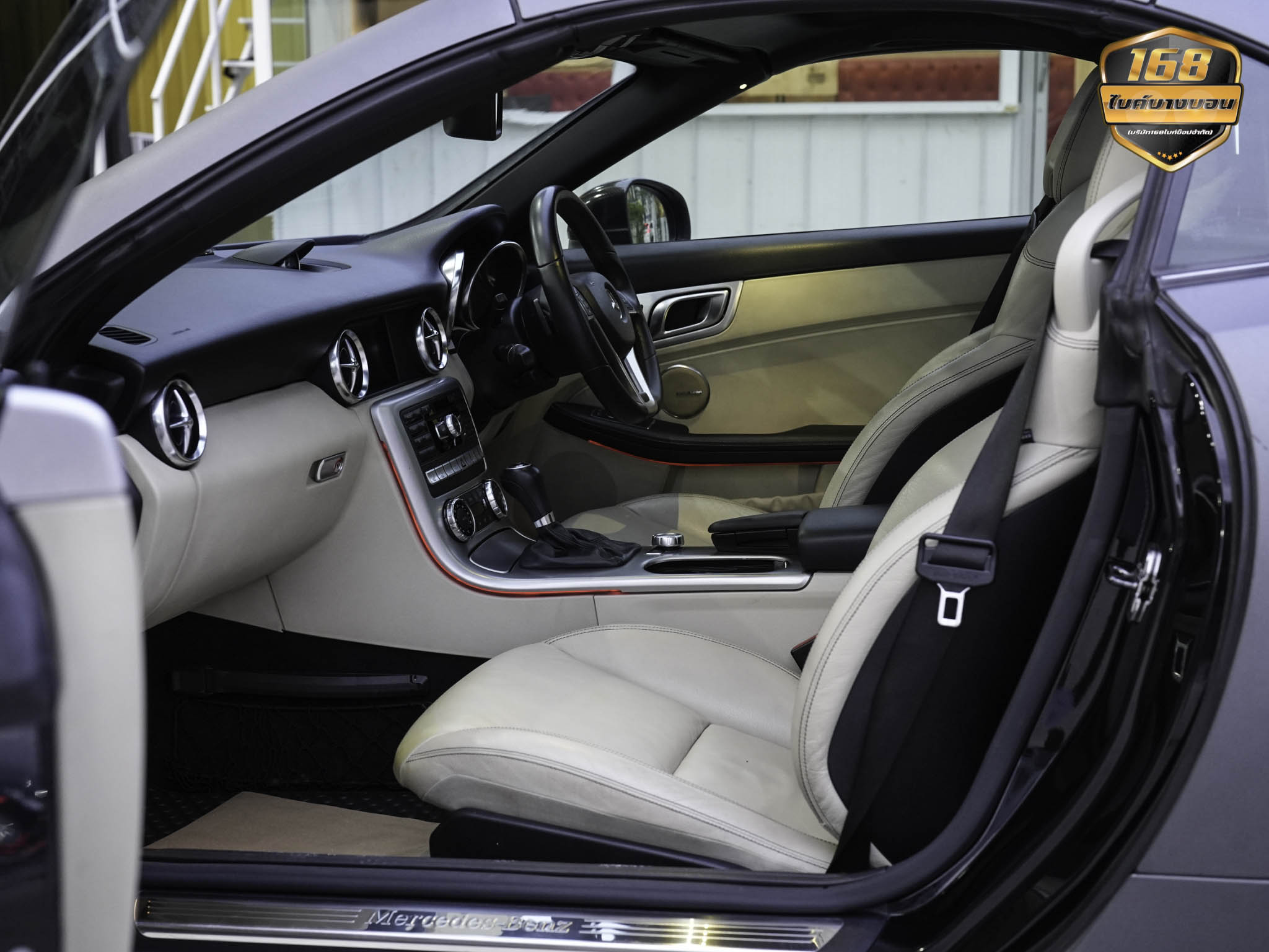 Mercedes-Benz SLK200 Kompressor (R172) จดปี 2015 ดาวห์เริ่มต้นที่ 49,000 บ.