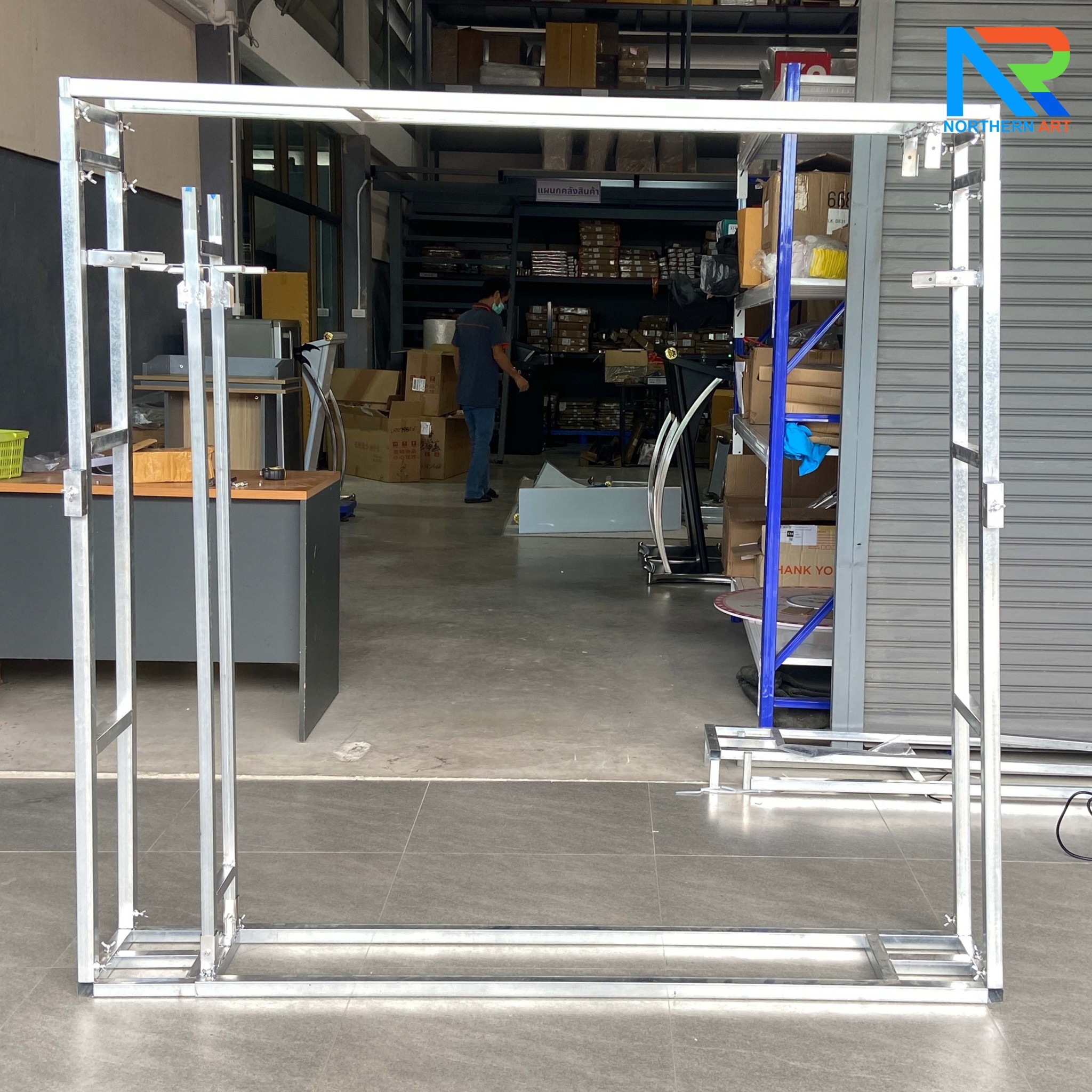 เช่าแบคดรอบไวนิล ขนาด (W)200-300 x (H)200-300 cm. โครงเหล็กพร้อมขาค้ำยัน เหมาะกับงานภายนอกอาคาร