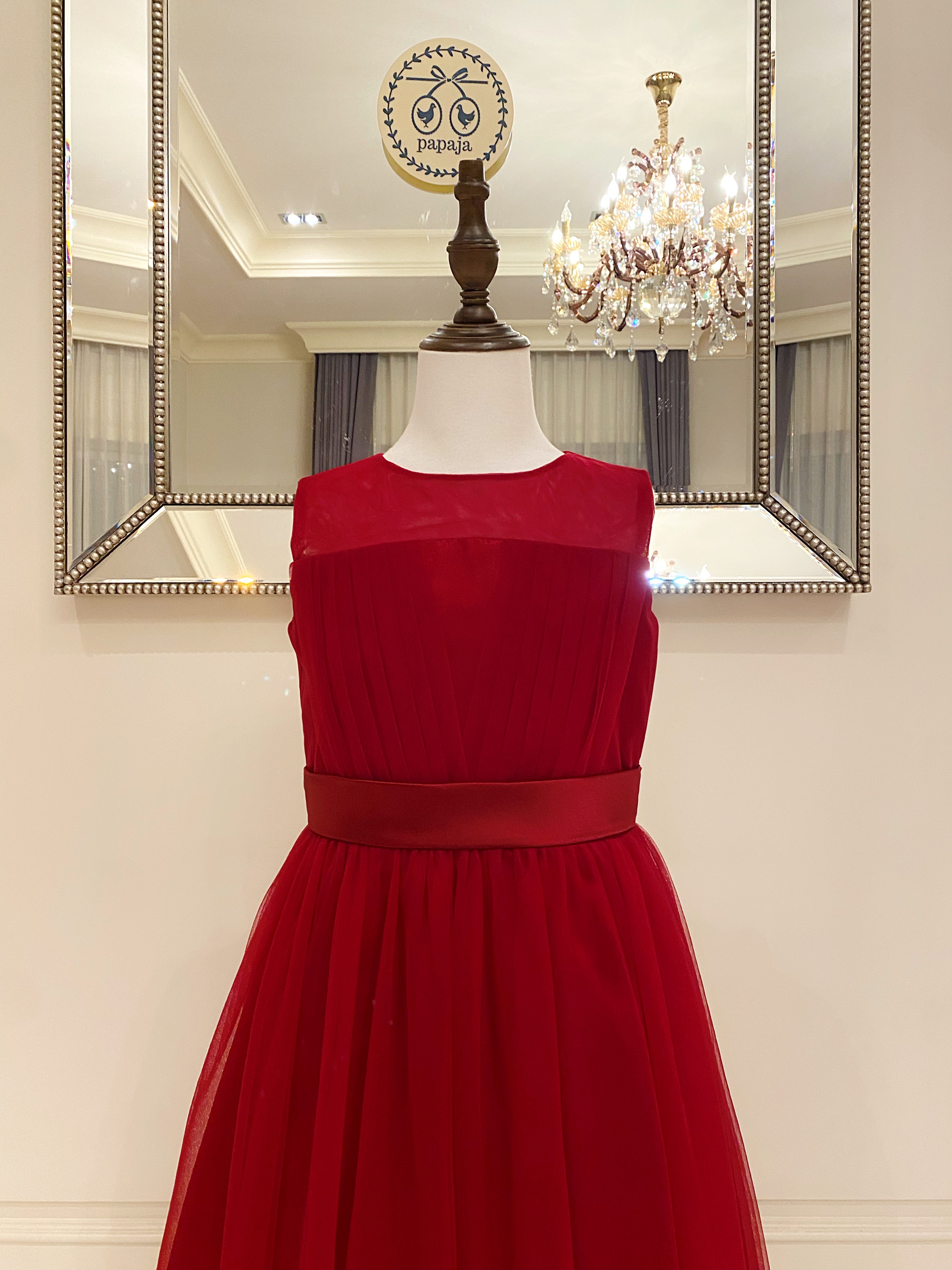 เดรสออกงานราตรียาวแขนกุดสีแดง (Red Lipstick) (งานไฮพรีเมี่ยม) ช่วงไหล่ซีทรู ช่วงเอวประดับผ้าซาติน