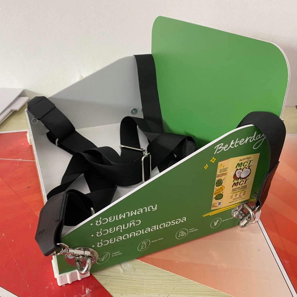 SAMPLING MOBILE TRAY ถาดแจกเคลื่อนที่ ขนาด (W)37 x (D)27 x (H)23 cm. วัสดุโครงพลาสวูดพร้อมสายคล้อง