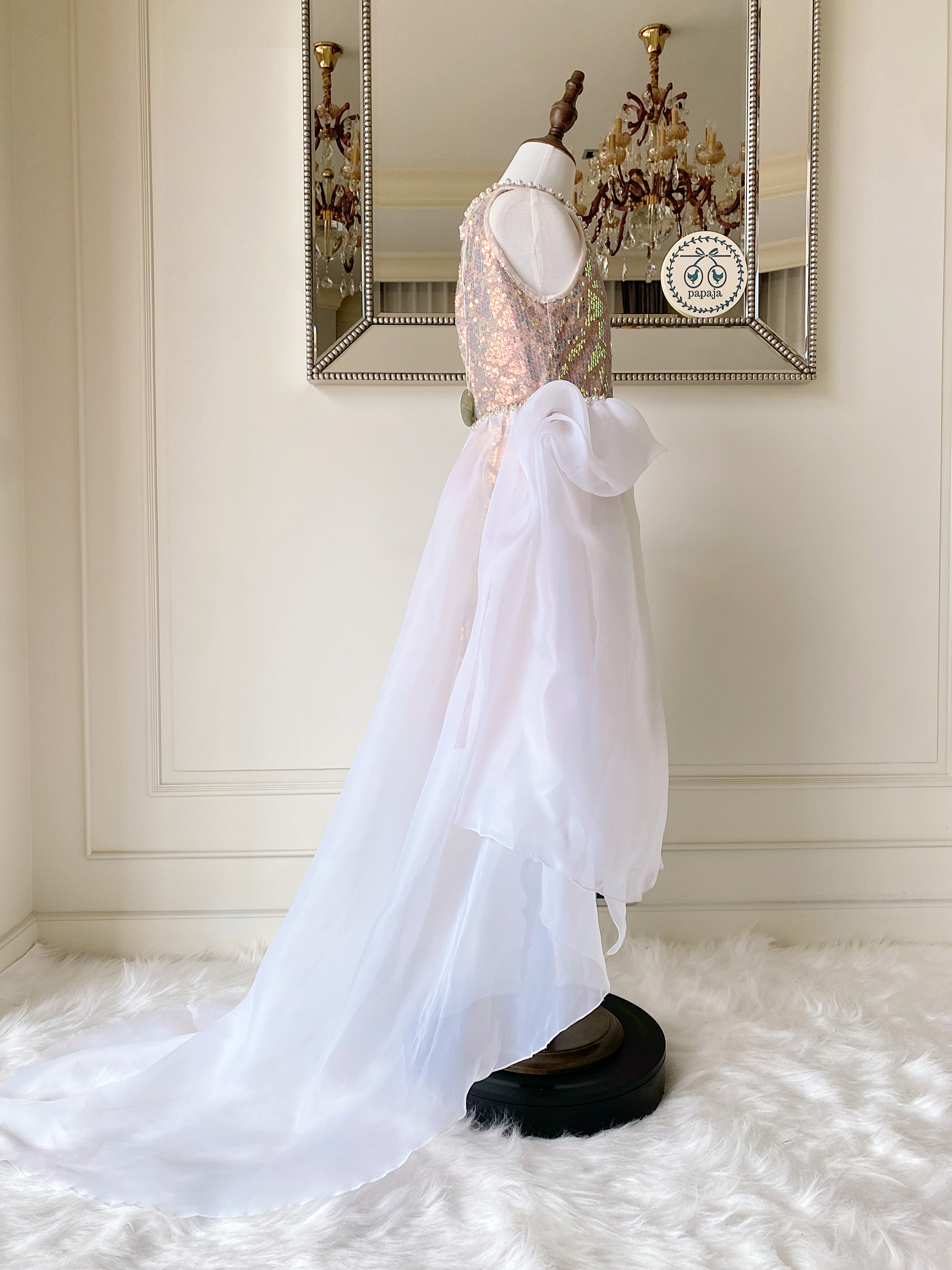 เดรสออกงานราตรีสั้นแขนกุดไหล่ล้ำปักเลื่อมเหลือบโทนชมพูนู้ดผสมพิ้งค์โกลด์สีสวยมาก