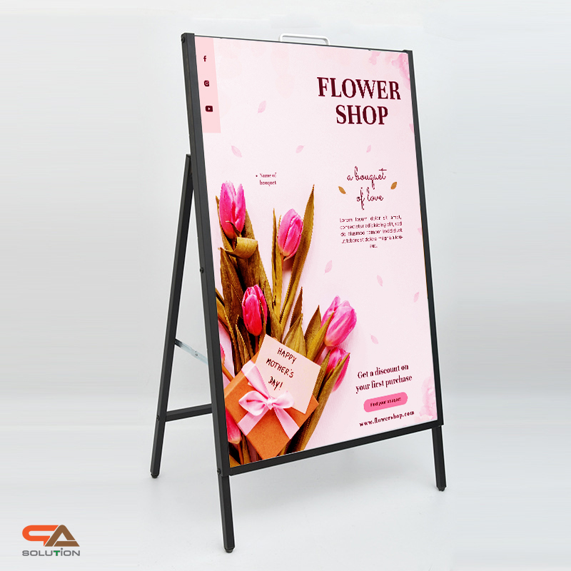 ป้ายตั้งพื้นเหล็ก สีดำ มีด้ามจับ ขนาด 60x90 cm. โชว์งานพิมพ์ 1 ด้าน พับเก็บได้ เคลื่อนย้ายสะดวก