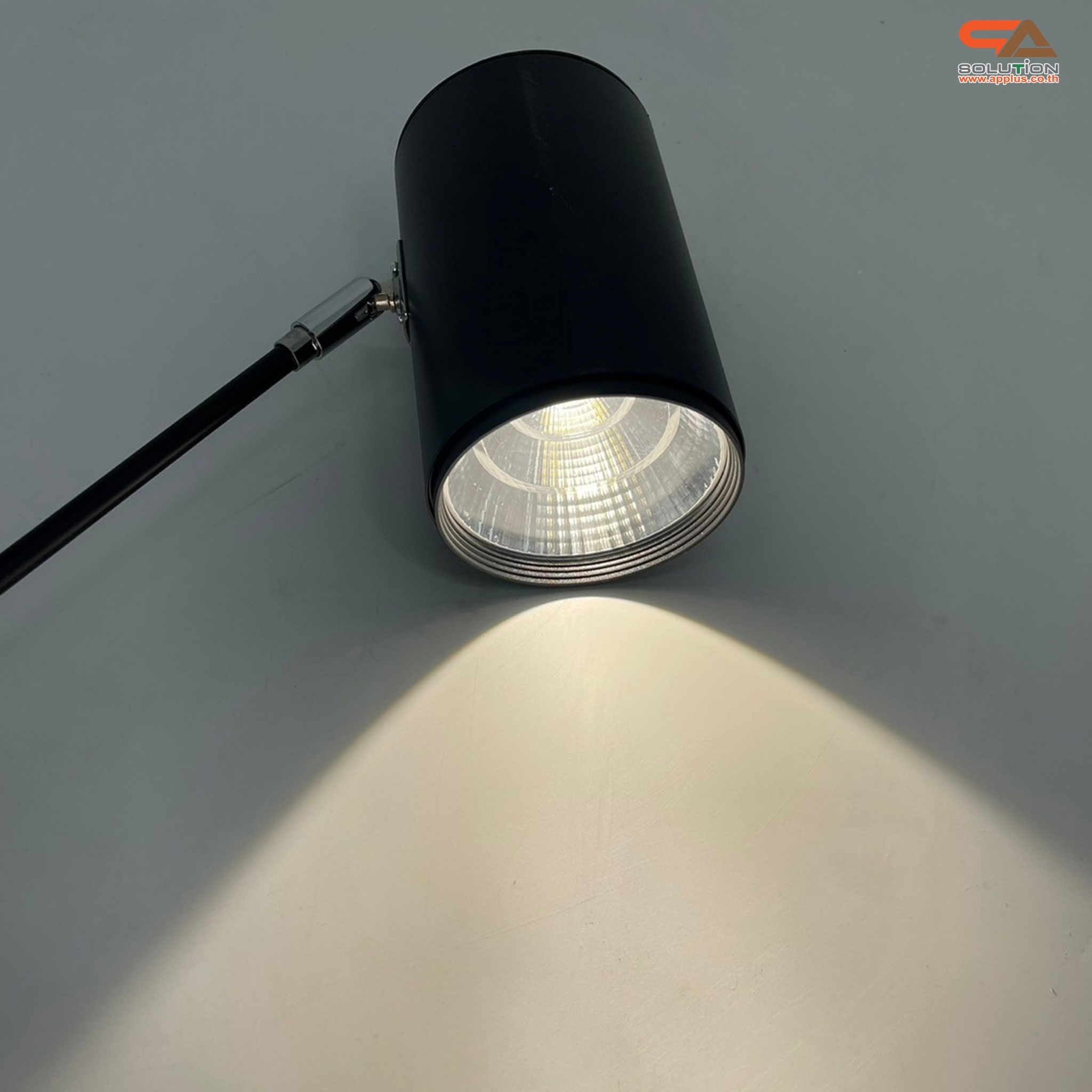 โคมไฟ ทรงกระบอก สีดำ รุ่นหนีบ แสงแดด 30 w ใช้กับโครงแบคดรอบไวนิล
