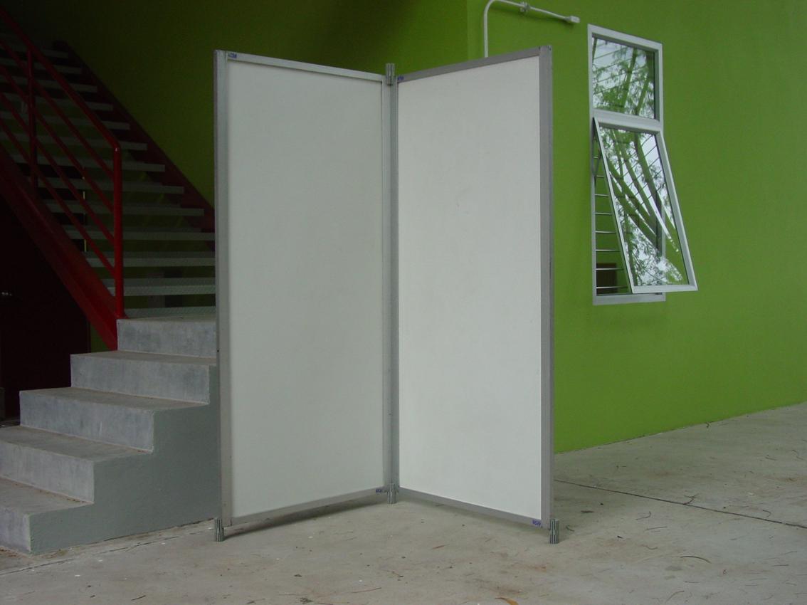 เช่าบอร์ดนิทรรศการ แบบตั้งต่อเนื่อง ขนาด 100x200 ซม. บริการติดตั้งพร้อมรื้อถอน