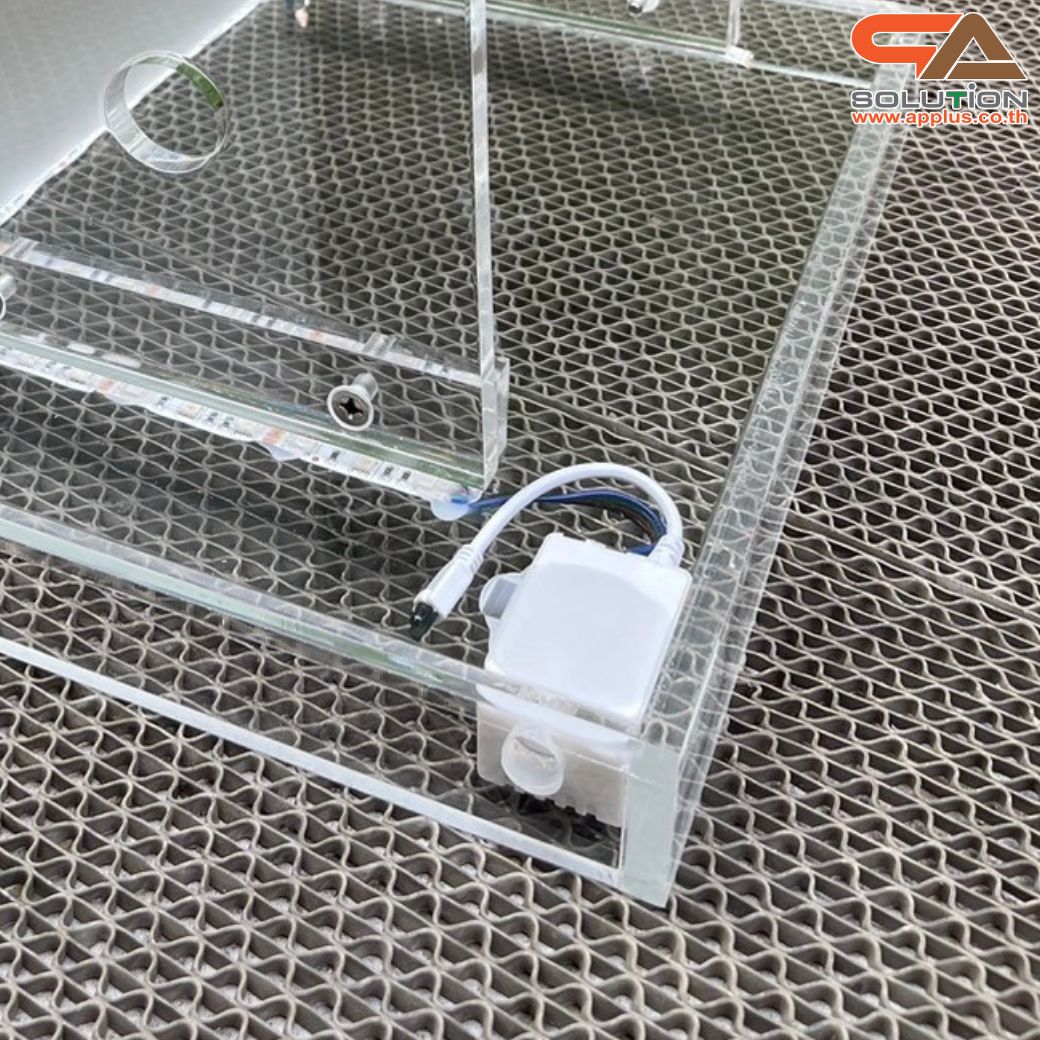 โพเดียมอะคริลิค เรืองแสงไฟ LED พร้อมรีโมทคอนโทรล รุ่น LED-03 ขนาด (W) 60 x (L) 40 x (H) 113 ซม.