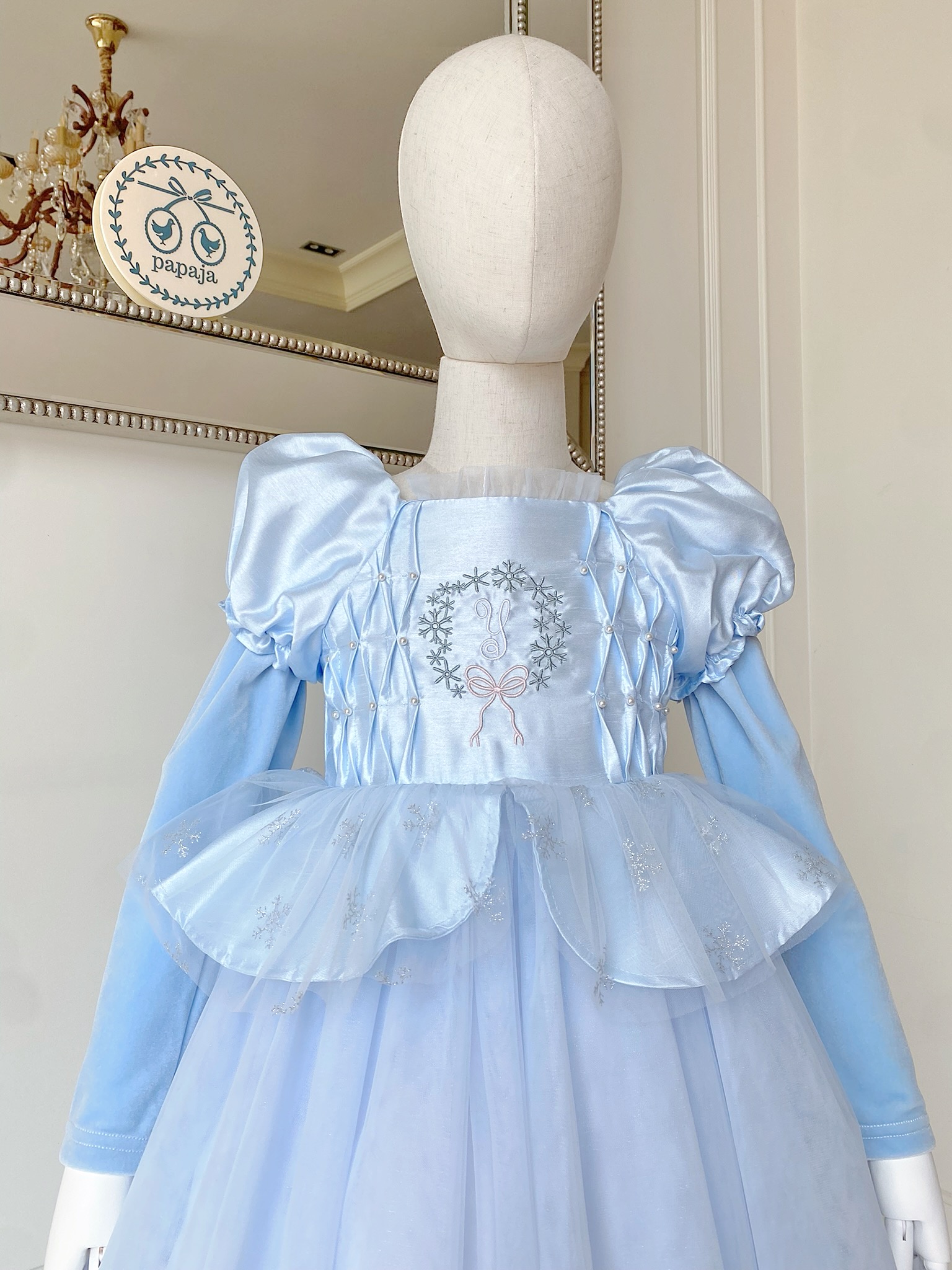 ชุดเจ้าหญิงซินเดอเรลล่า อกจับจีบสม็อคปักลายและประดับไข่มุก