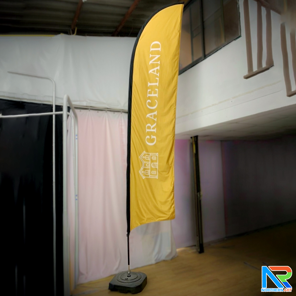 ธงชายหาด รุ่น 2IN 1 ขนาด XL แบบใบกล้วย สูง 500 cm.(เมื่อประกอบเสาและผ้าแล้ว) ถอดประกอบได้ พร้อมกระเป๋า 1 ใบ