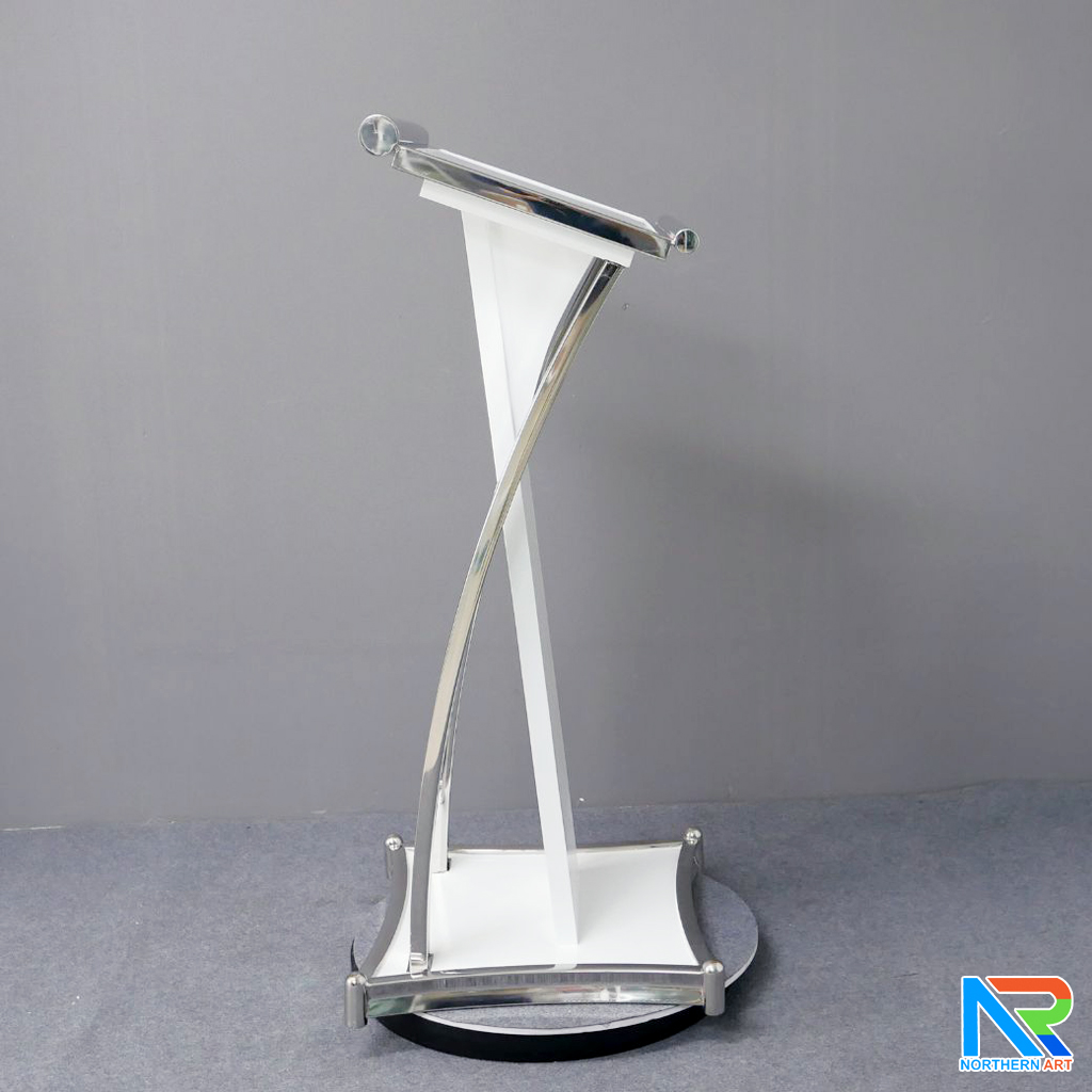 โพเดียมไม้สีขาว ตกแต่งสแตนเลส เกรด304 ขนาด (W) 47 x (D) 44 x (H)120 cm.