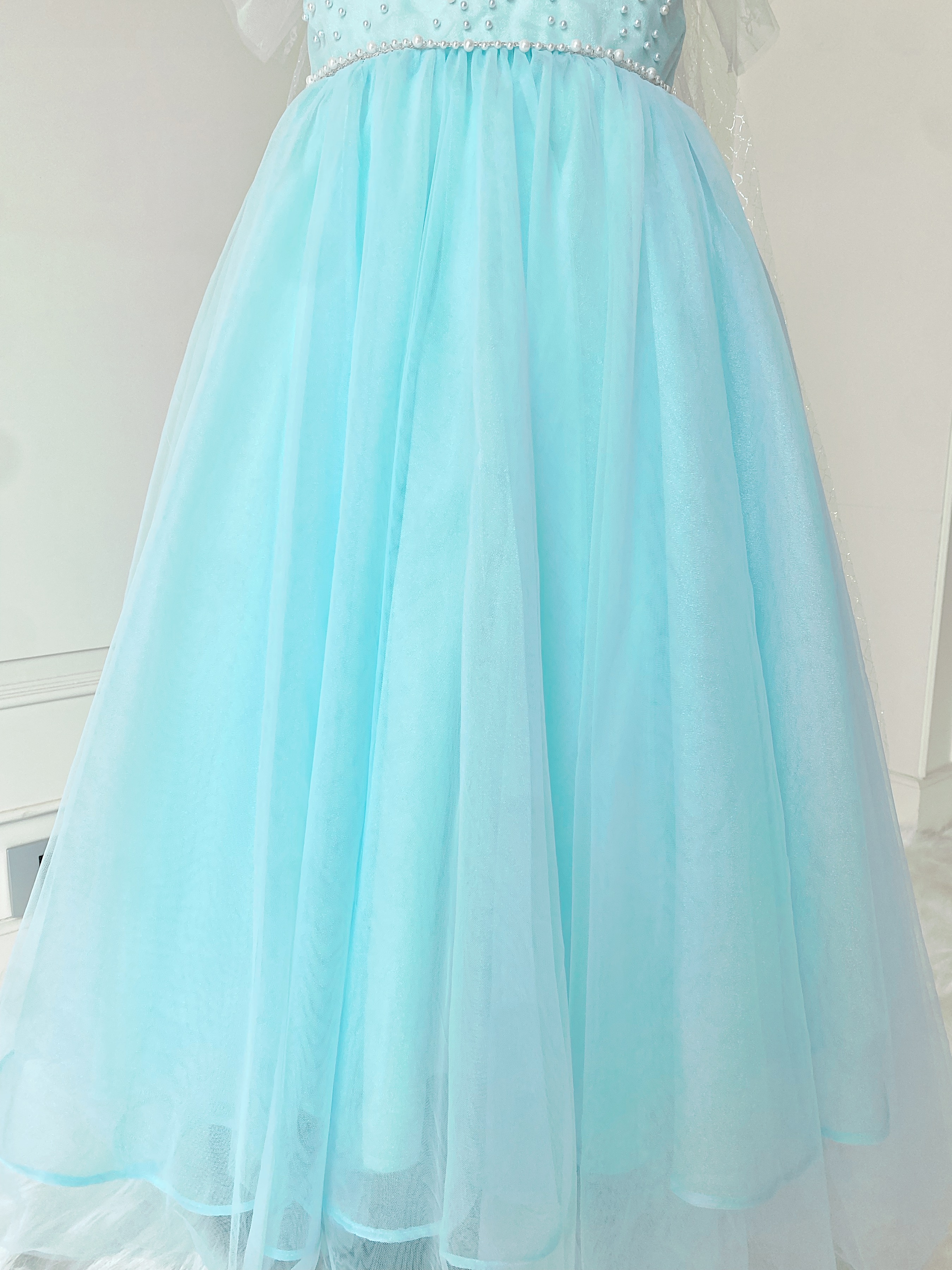 ชุดเจ้าหญิงเอลซ่าสีฟ้าน้ำทะเล รุ่นไฮพรีเมี่ยม ทรงคลาสสิค ดีเทลลาย Snowflake บนอก