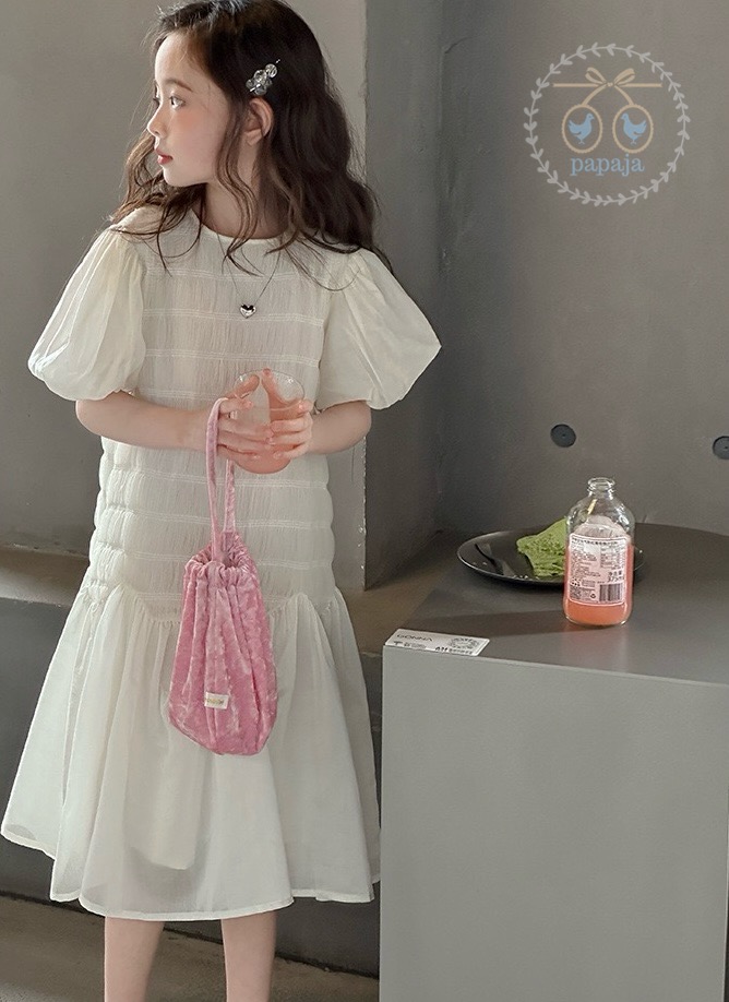 เดรสแขนสั้นสีขาวครีมจับสม๊อค