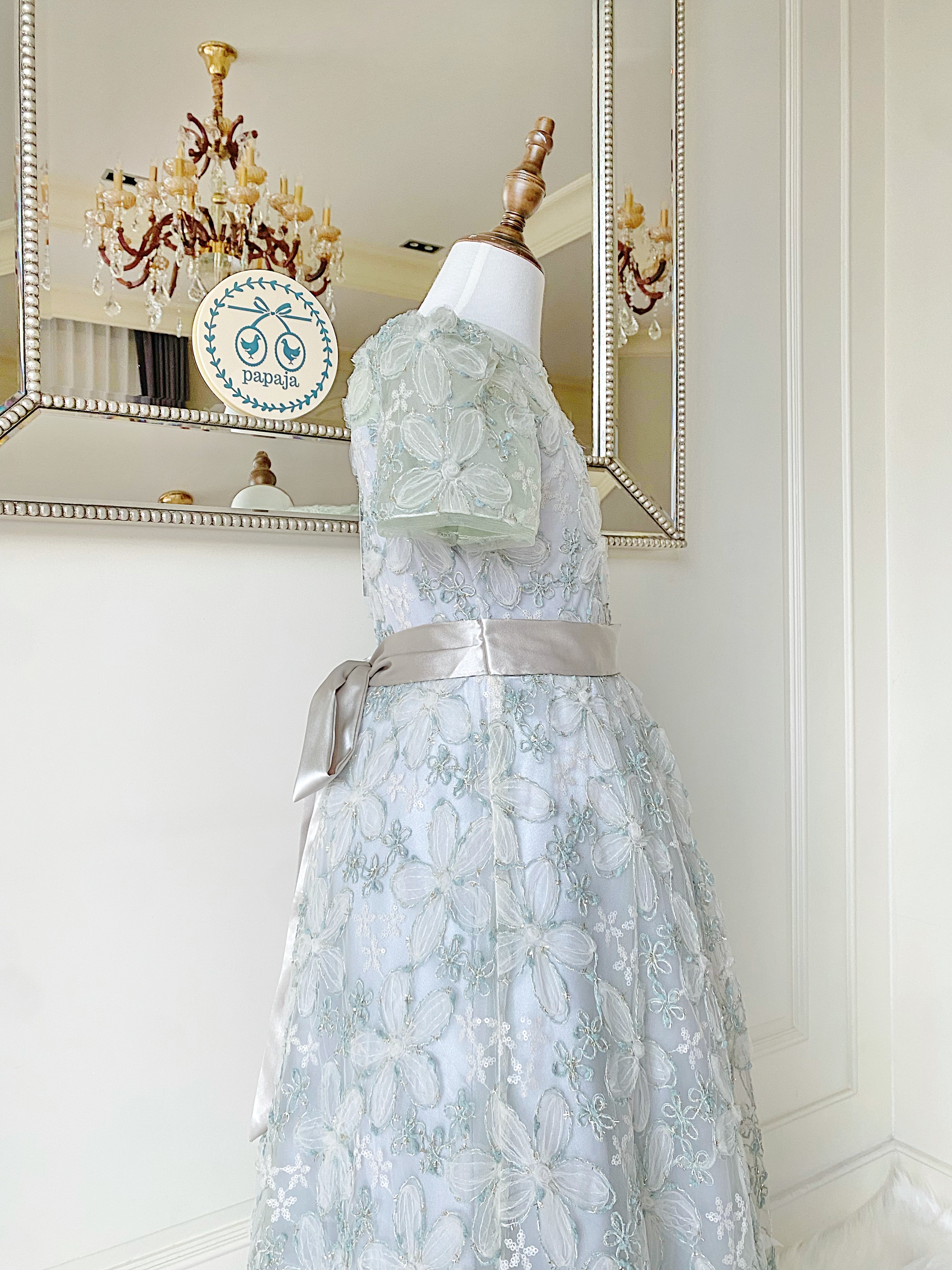 เดรสออกงานราตรียาวแขนตุ๊กตา (งานไฮพรีเมี่ยม) ผ้าลูกไม้ฉลุโทนสีเขียวอ่อน ลุคผู้ดี สวยคลาสสิค