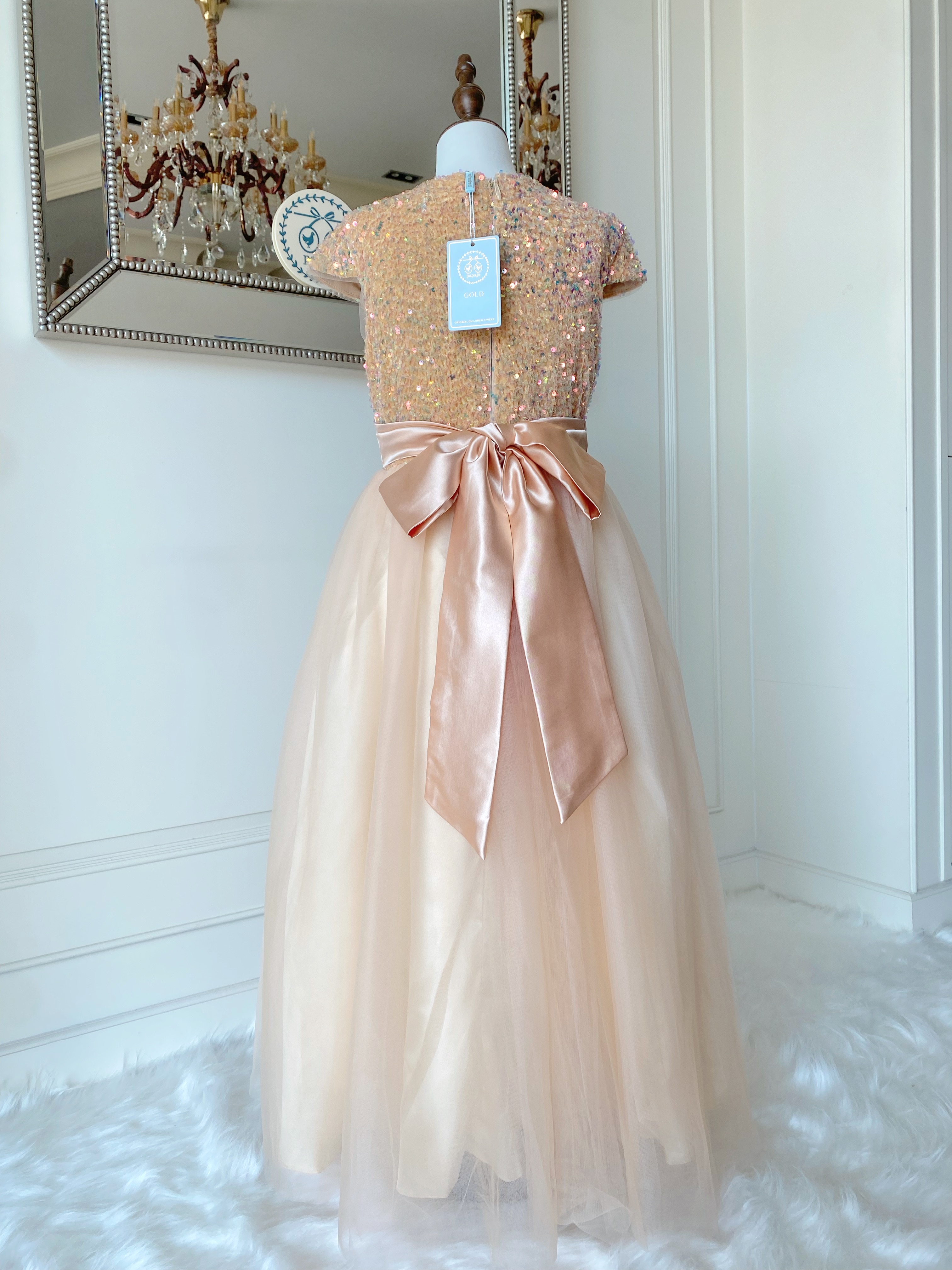 เดรสออกงานราตรียาวแขนล้ำ สีแชมเปญ (งานไฮพรีเมี่ยม) ด้านบนปักเลื่อม ช่วงกระโปรงผ้าโปร่งซอฟท์ๆ ละมุน