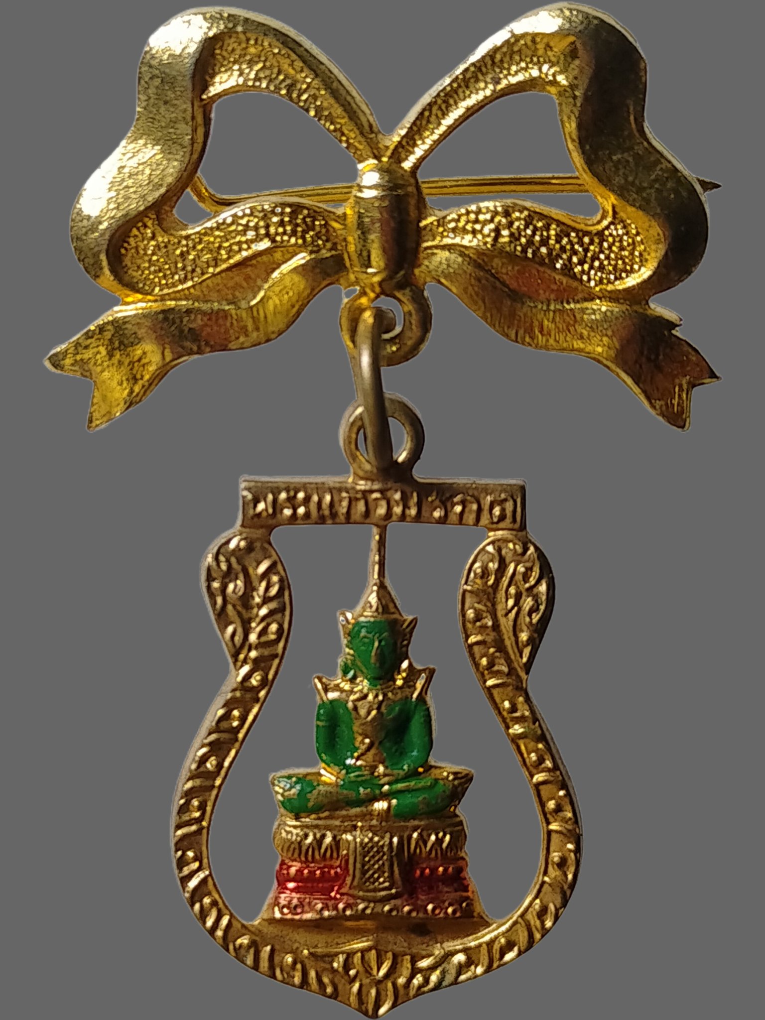 H563 เหรียญเสมาฉลุพระแก้วมรกต หลังยันต์ดวง เก่า ไม่ทราบที่