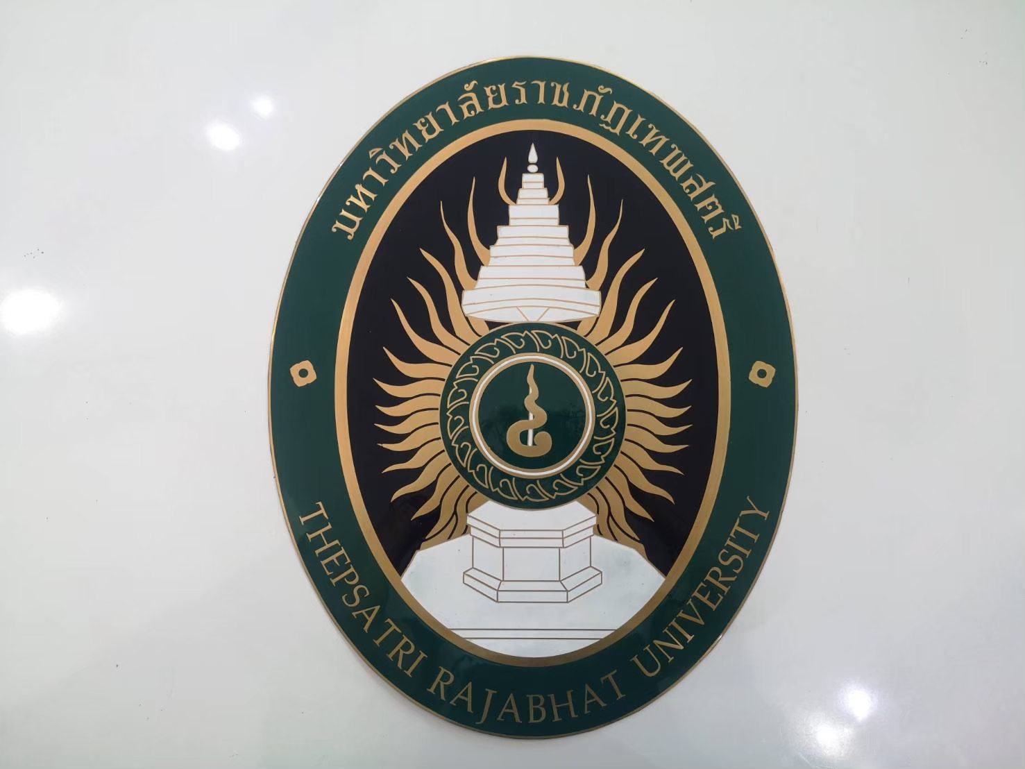 โลโก้โพเดียม โลโก้กัดกรด โลโก้หน่วยงาน กัดกรด วัสดุทองเหลือง UV PRINT หรือกัดกรด สั่งผลิตตามขนาดและแบบที่ต้องการ