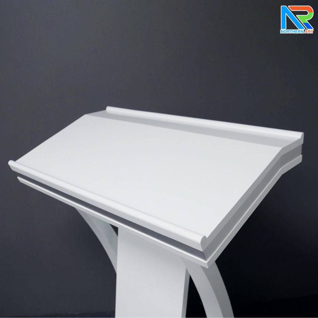 โพเดียมไม้ ยืนคู่ สีขาว ขนาด (W)90 x (L)50 x (H)120 cm. ตกแต่งแถบลามิเนตสีเงินเงาTOPและเสาข้าง