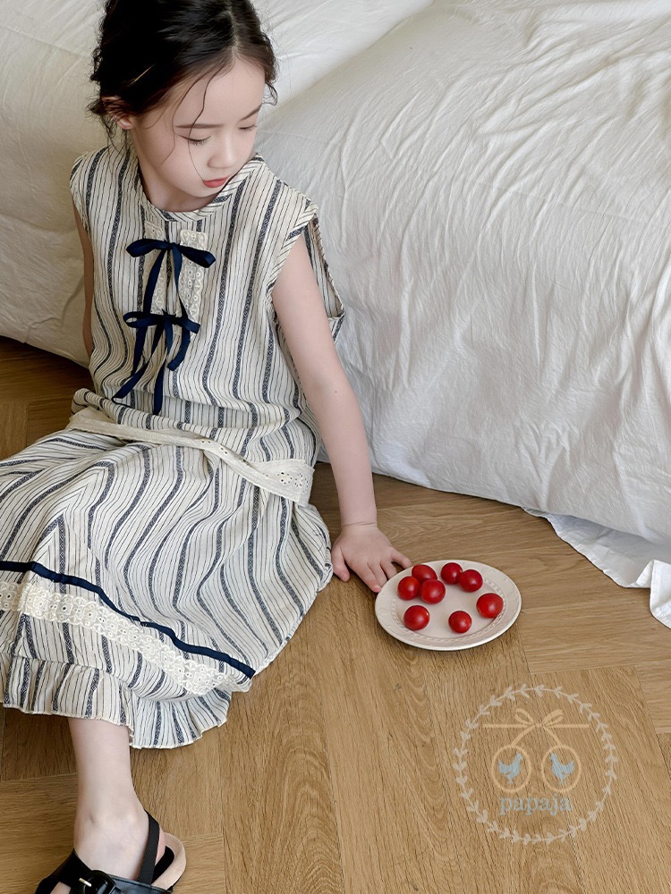 เซตเสื้อแขนกุดลายทางพร้อมกระโปรงเข้าชุด