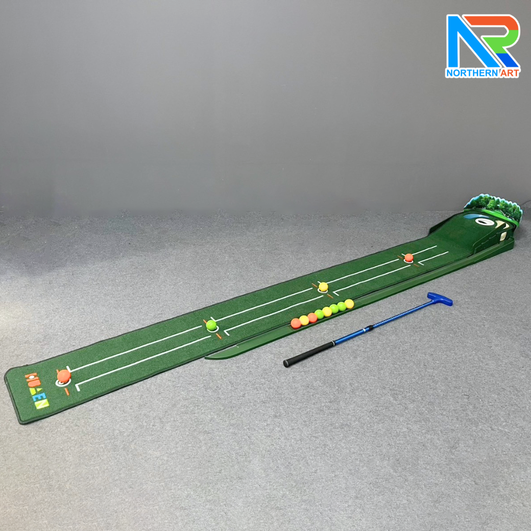 เกมส์กอล์ฟ ขนาด (W)30 x (L)284 x (H)10 cm. พร้อมไม้พัตเตอร์ปรับระดับได้ 1 อัน และลูกกอล์ฟโฟม 10 ลูก