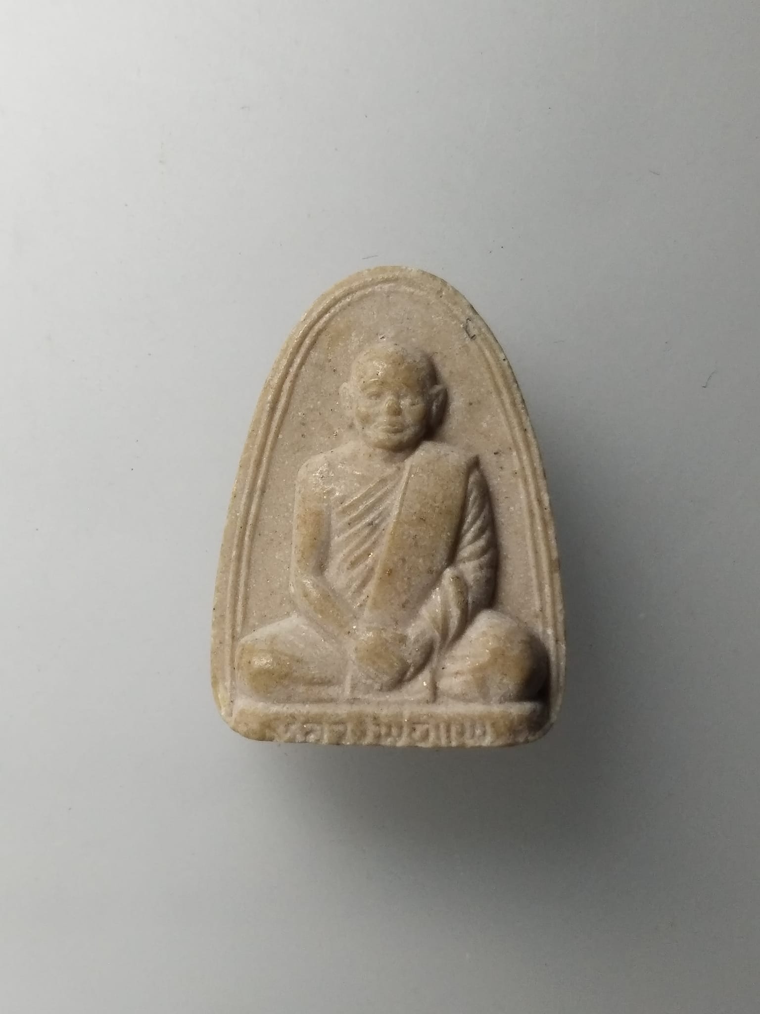 G822 พระผงอนุสรณ์รำลึก 100 ปี หลวงพ่อแพ วัดพิกุลทอง จังหวัดสิงห์บุรี สร้างปี 2548