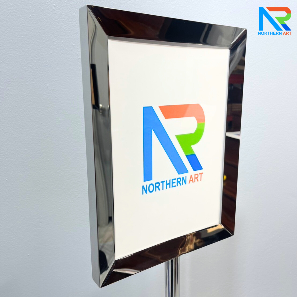 โปสเตอร์สแตนด์ สแตนเลส 304 ขนาด A4 ฐานกลม โชว์ภาพ2ด้าน พร้อมอะคริลิคใส 2 แผ่นประกบ