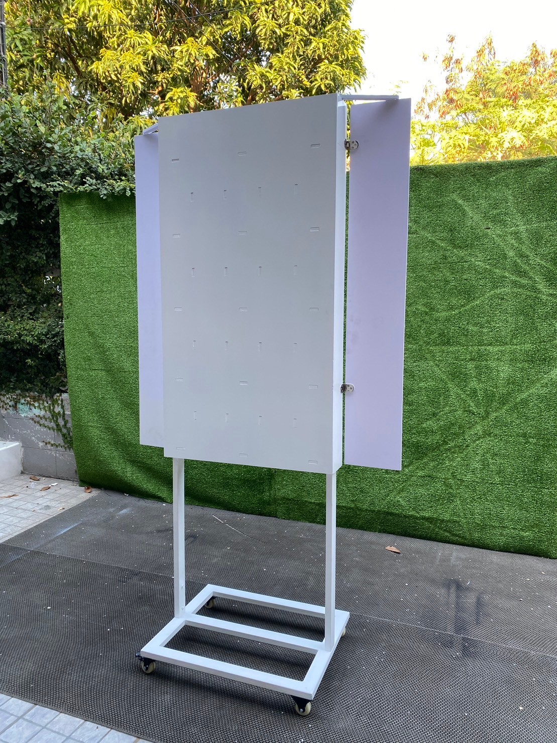 เกมส์ปาลูกโป่งตั้งพื้น 20 ช่อง ขนาด (W)100 x (H)198 cm. พร้อมล้อเลื่อน พร้อมลูกดอกปลายแหลม 5 อัน **ไม่รวมลูกโป่งและปั๊มลมไฟฟ้า