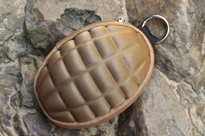 กระเป๋าลูกระเบิดสีน้ำตาล กระเป๋ากุญแจระเบิด กระเป๋าห้อยเอว พวงกุญแจระเบิด กระเป๋าพกพา กระเป๋าเอนกประสงค์ สำเนา