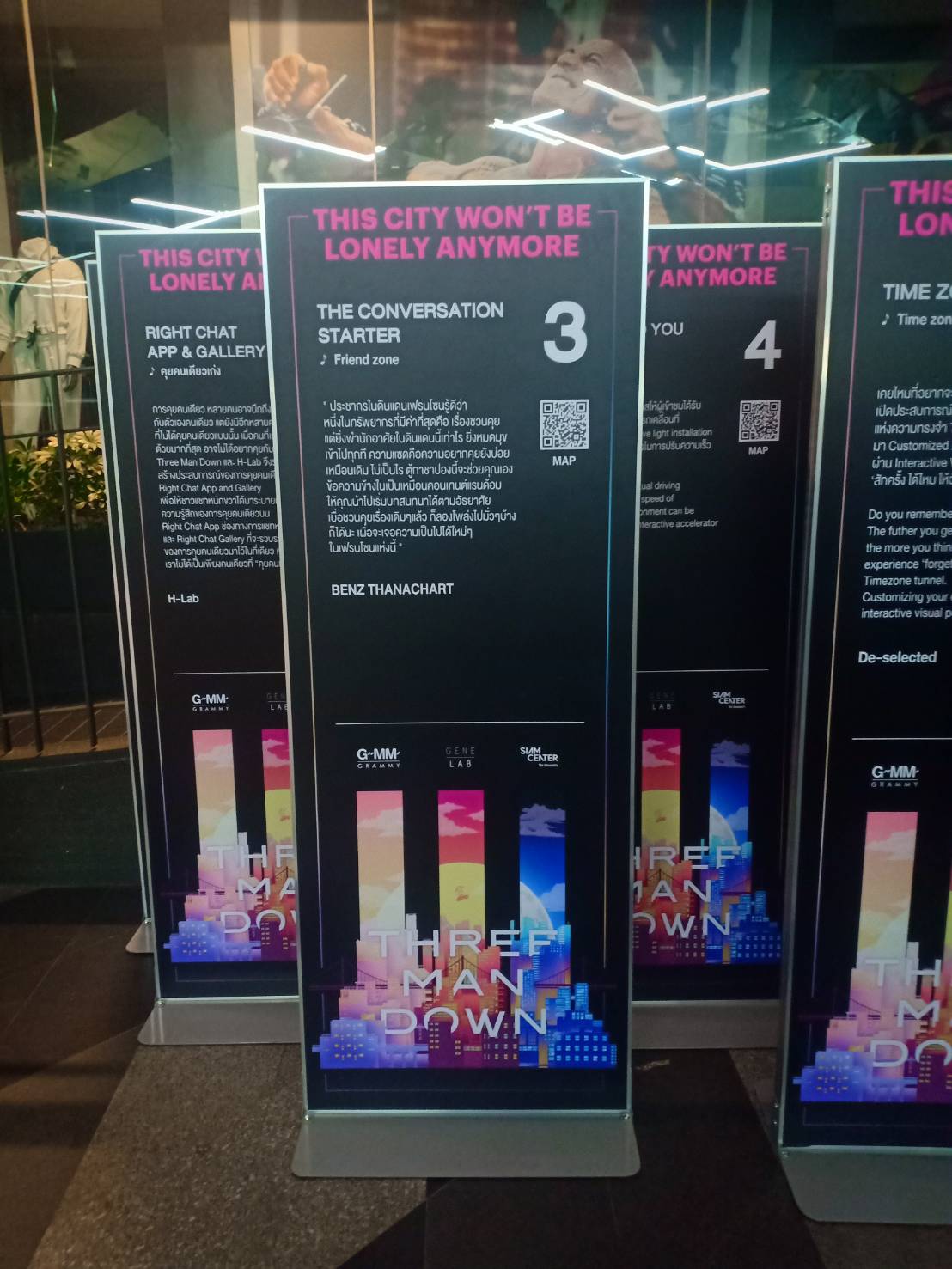 เช่าบอร์ดนิทรรศการ เช่าป้ายประชาสัมพันธ์ ขนาด 100x200 cm.โชว์งานพิมพ์ 2 ด้าน แข็งแรง มั่งคง พร้อมติดตั้งหน้างาน