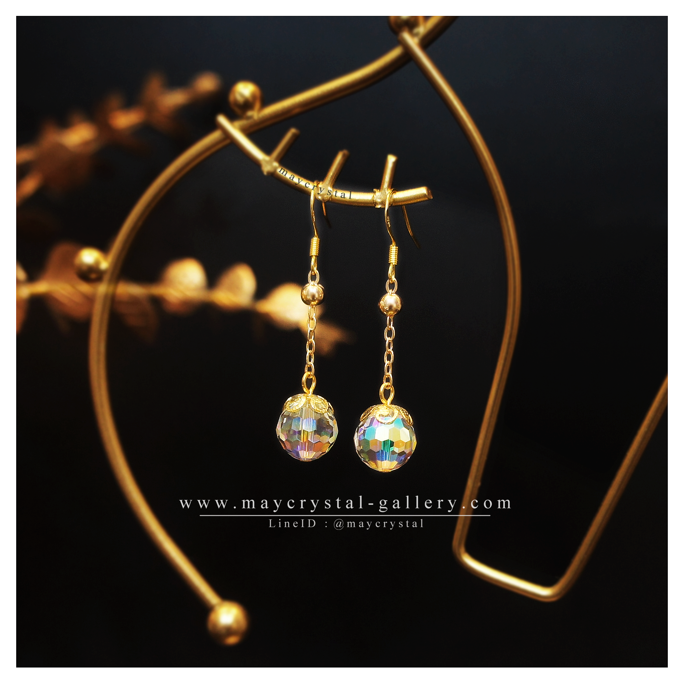 ต่างหูคริสตัล จากประเทศออสเตรีย (Embellished with Crystals from Austria)