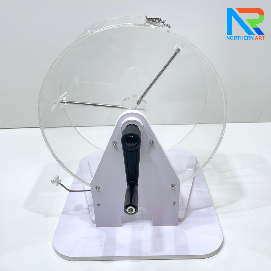 เกมส์จับฉลากมือหมุน ตั้งโต๊ะ ขนาด (W)31.5 X (L)35 X (H)38 cm. หมุนได้ 360 องศา พร้อมลูกบอลตัวเลข 1-60 จำนวน 60 ลูก