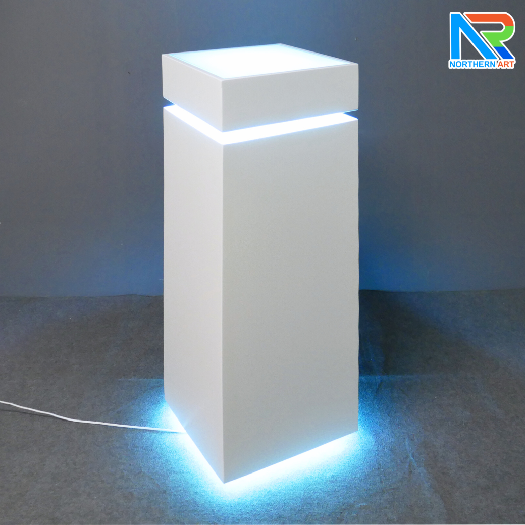 แท่นโชว์สินค้า สีขาว พร้อมไฟLED สีฟ้า ขนาด (W)40 x (L)40 x (H)100 cm. TOP กระจก