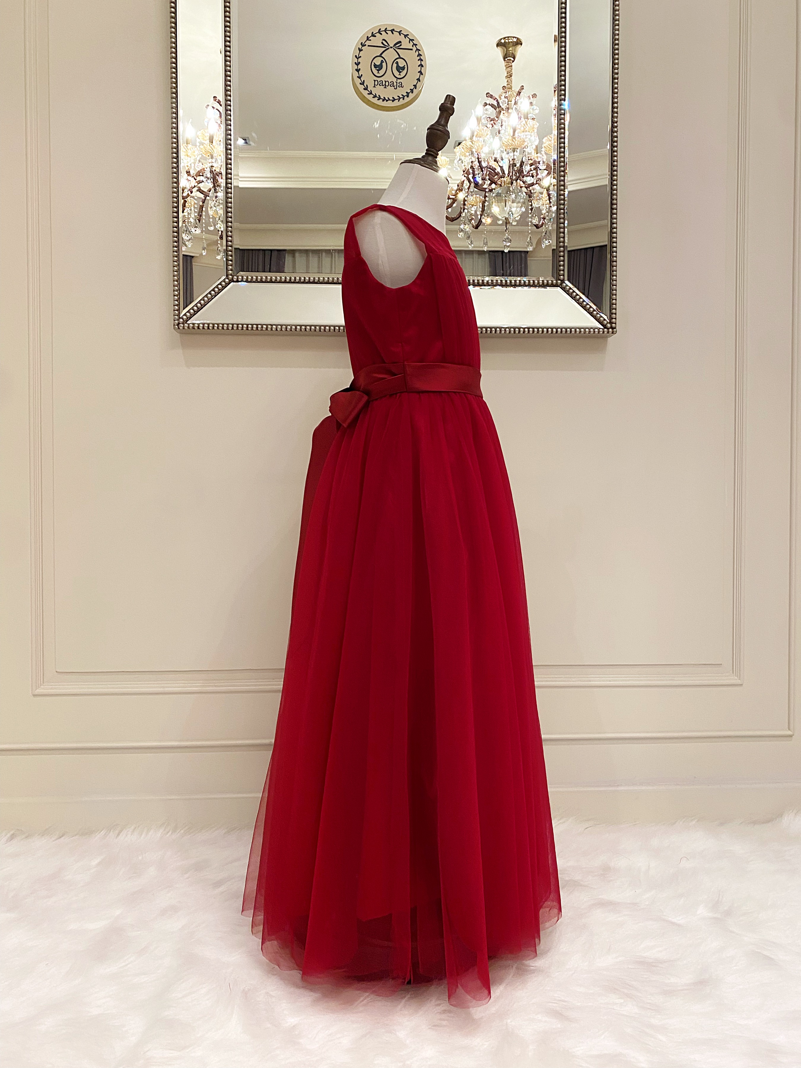 เดรสออกงานราตรียาวแขนกุดสีแดง (Red Lipstick) (งานไฮพรีเมี่ยม) ช่วงไหล่ซีทรู ช่วงเอวประดับผ้าซาติน