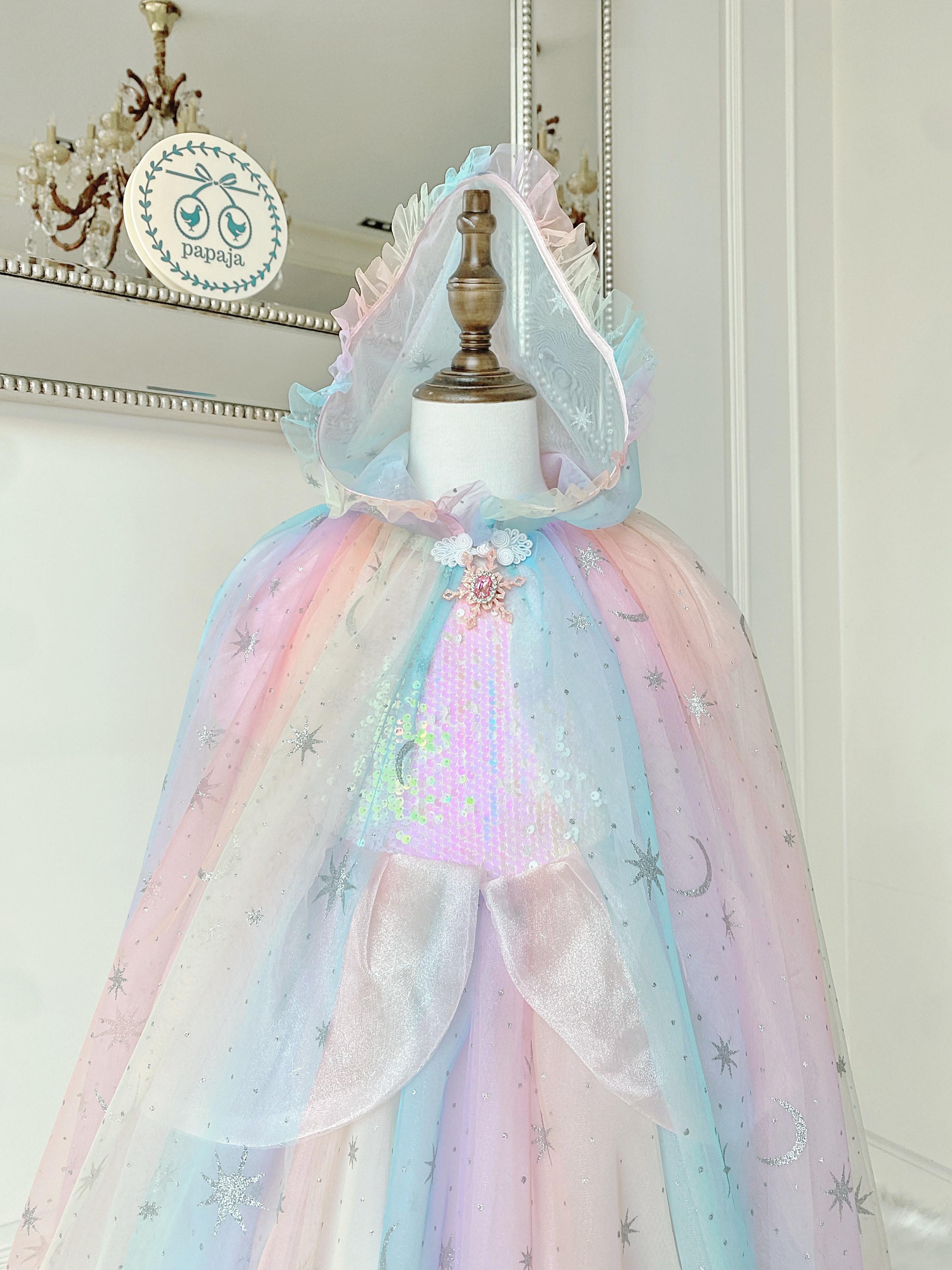 ผ้าคลุมชุดเจ้าหญิงสีเรนโบว์พาสเทล สกรีนลายวิ้ง วัสดุอย่างดี (ยาว 75 cm.)