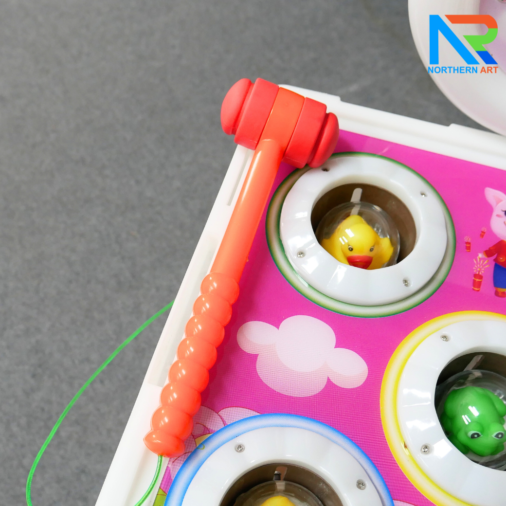 เกมส์ตีตุ่น ขนาด (W)60 x (D)40 x (H)70 cm. พร้อมไฟ LED นับคะแนน กุญแจสำหรับไขตู้เกมส์ 4 ดอก พร้อมเหรียญโลหะ 10 เหรียญ