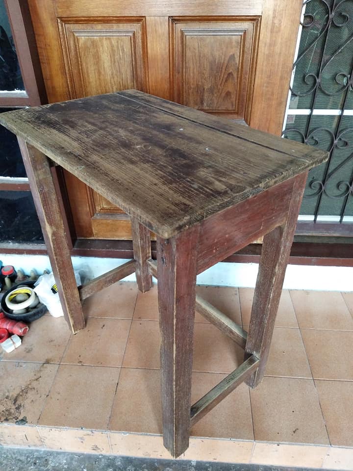 โต๊ะนักเรียนเก่า หน้าไม้เต็มแผ่น (5)