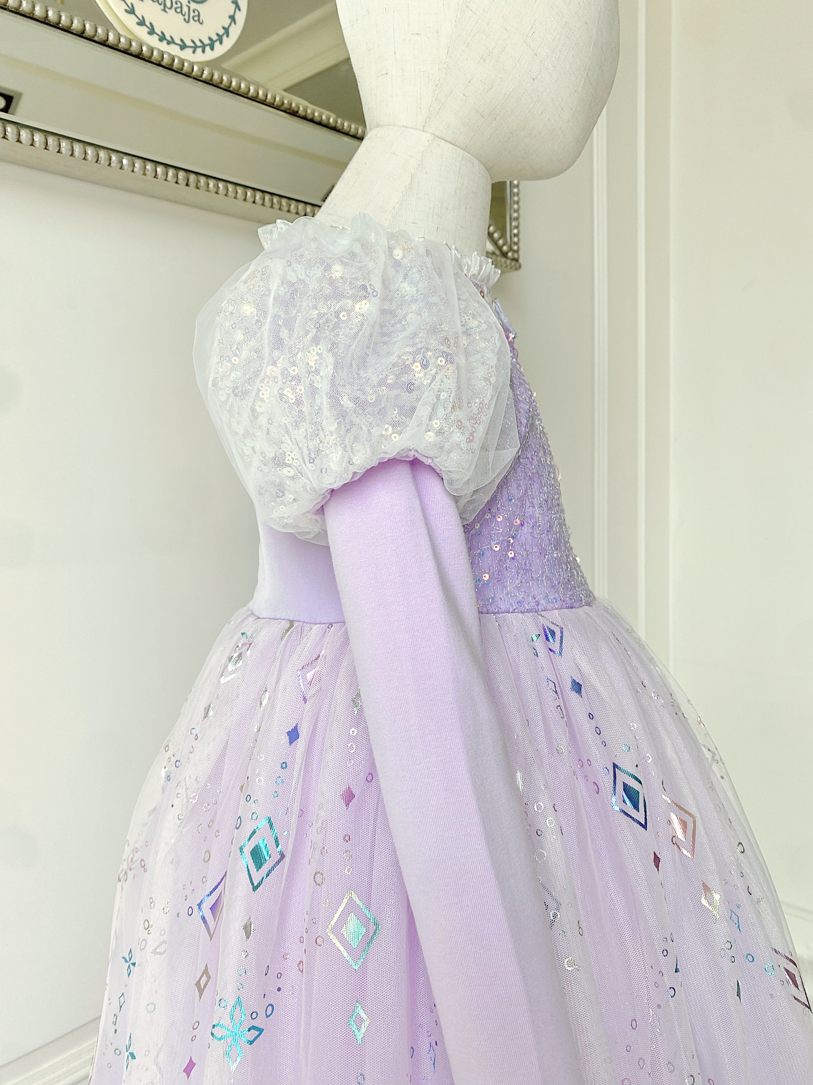 ชุดเจ้าหญิงราพันเซลแขนยาว รุ่นปักเลื่อมขาวม่วง กระโปรงไล่โทนสี