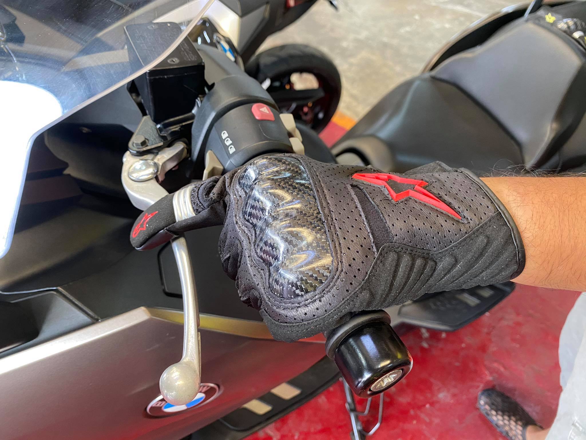 AP Gloves แดง/เหลือง