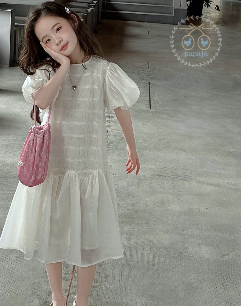 เดรสแขนสั้นสีขาวครีมจับสม๊อค