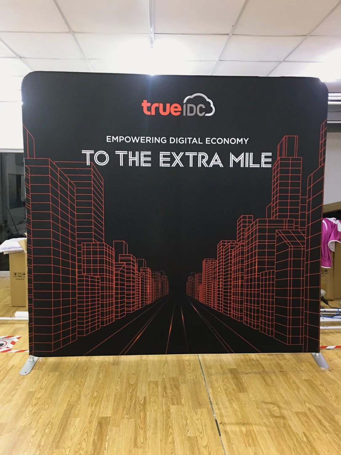 แบคดรอปผ้า (Fabric Backdrop) รุ่นตรง Savvy ขนาด (H)200 x (W)120-1000 cm. โครงอะลูมิเนียม ถอดประกอบได้ แถมฟรี! กระเป๋าใส่อุปกรณ์ 1 ใบ