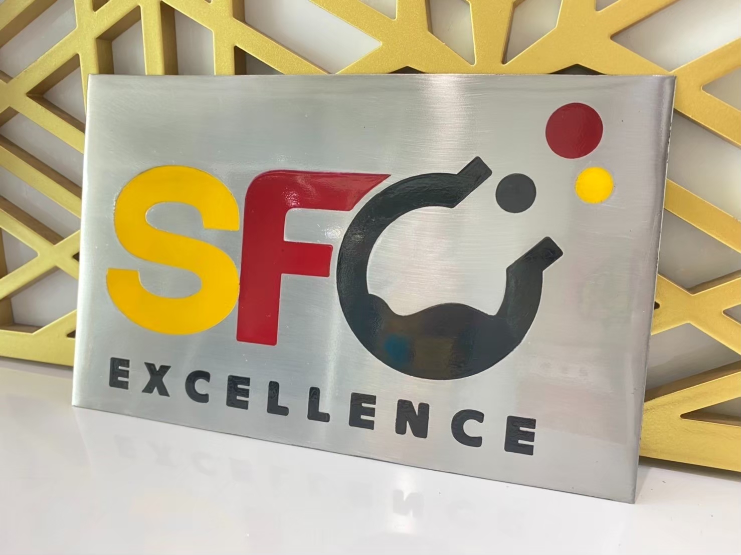 โลโก้โพเดียม โลโก้กัดกรด โลโก้หน่วยงาน ขนาด 20-25 ซม. กัดกรดสแตนเลสหนา 0.8 mm. สั่งผลิตตามแบบ