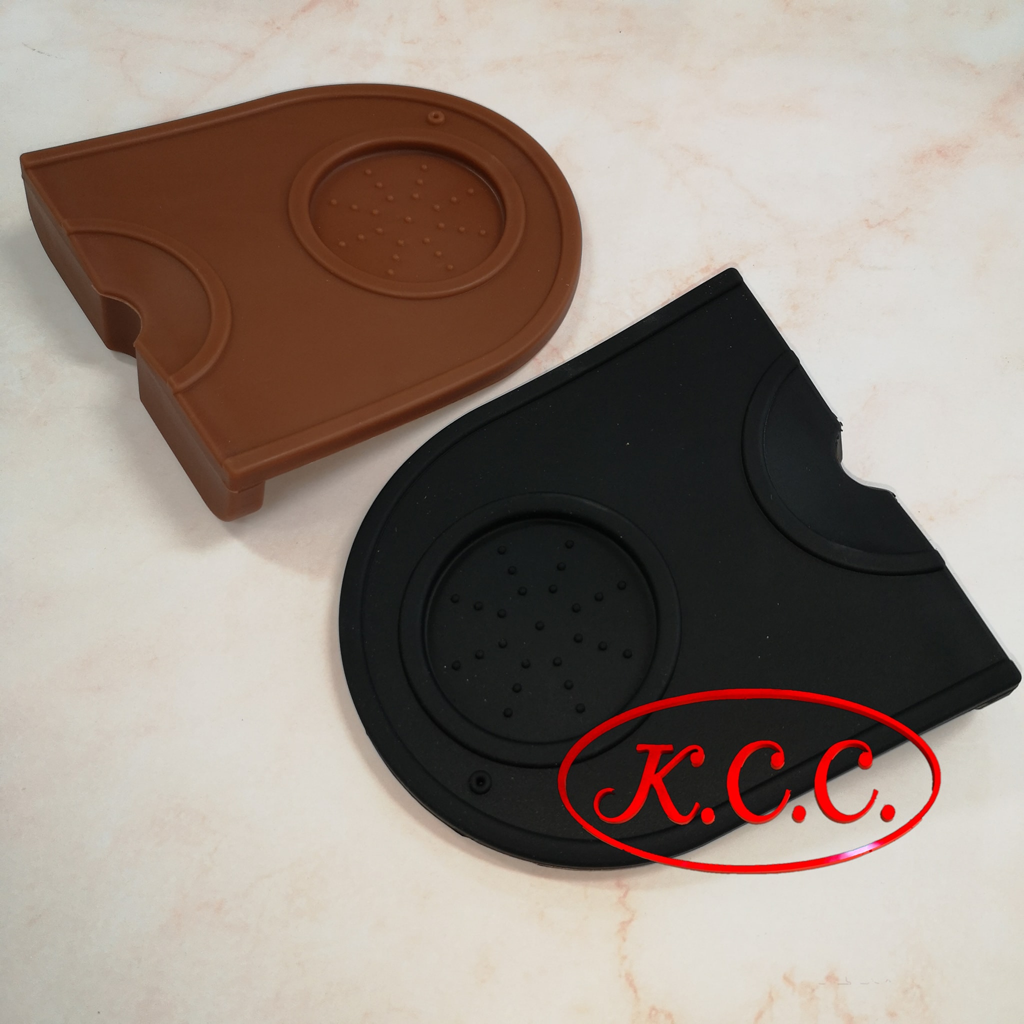แผ่นซิลิโคน / แผ่นยาง รอง แทมเปอร์ (13.5 x 12.9 x 0.8 ซม.) แบบเข้ามุม สำหรับ แทมเปอร์ 57.5 มม.