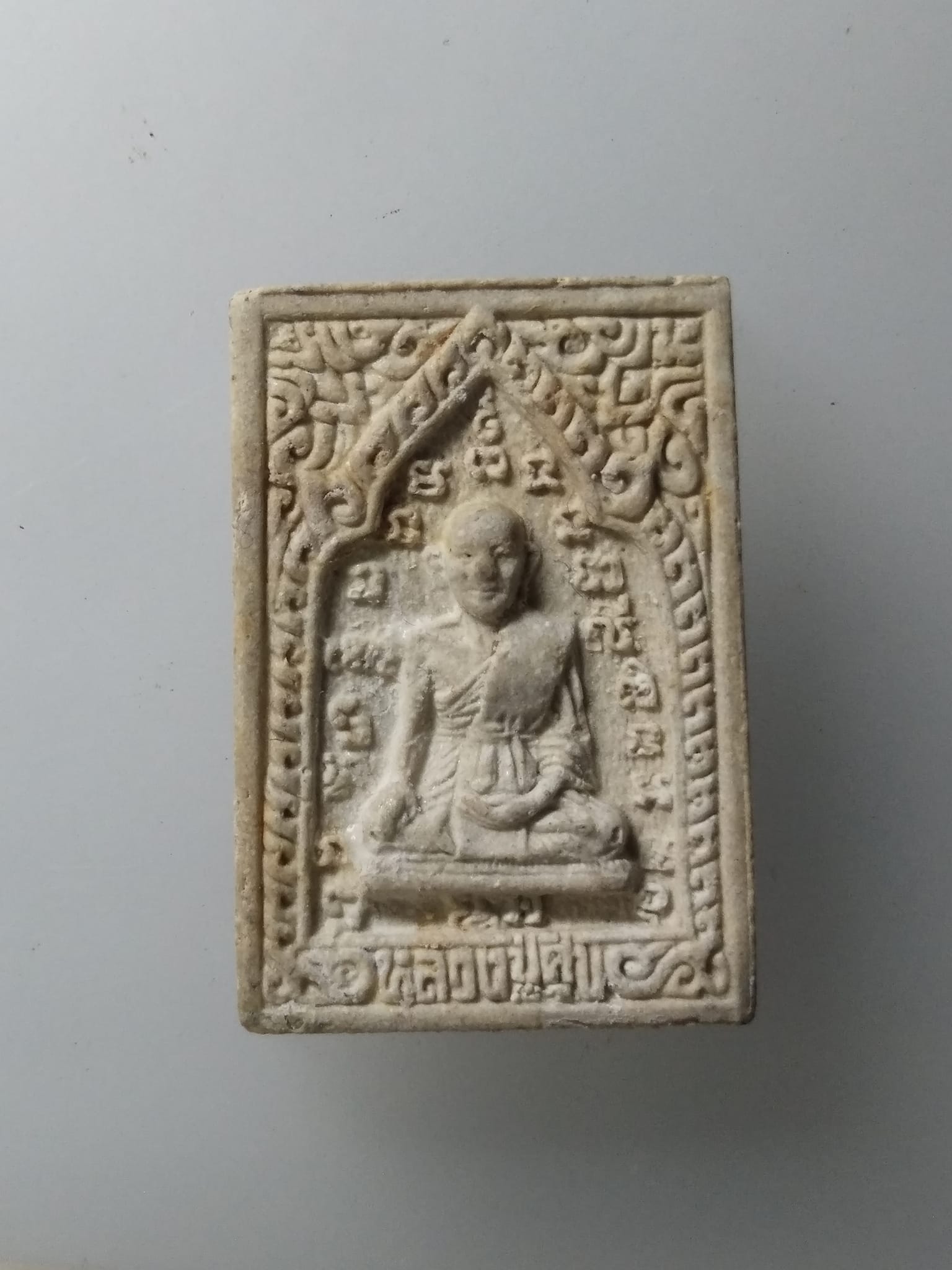 G968 พระผงหลวงปู่ศุข หลวงพ่อทวีศักดิ์ ชุตินธโร (หลวงพ่อเสือดำ) ปี2532 วัดศรีนวลธรรมวิมล เขตหนองแขม กรุงเทพมหานคร รุ่นสร้างโรงพยาบาล เนื้อผงพุทธคุณ