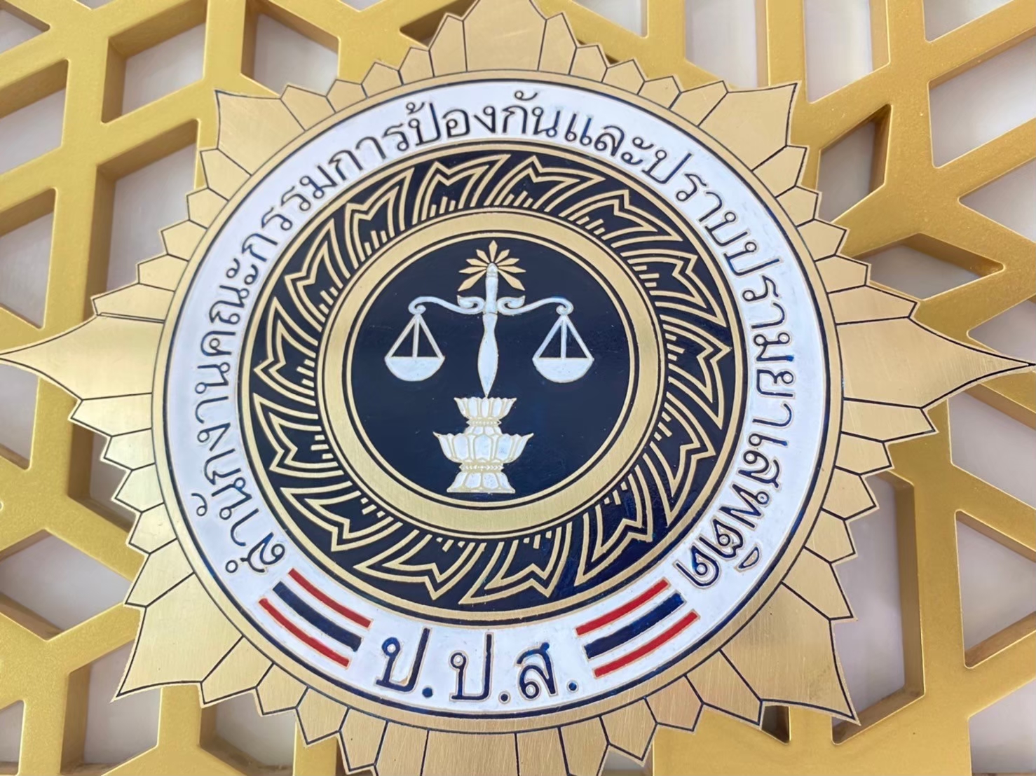 โลโก้โพเดียม โลโก้กัดกรด โลโก้หน่วยงาน กัดกรด วัสดุทองเหลือง UV PRINT หรือกัดกรด สั่งผลิตตามขนาดและแบบที่ต้องการ