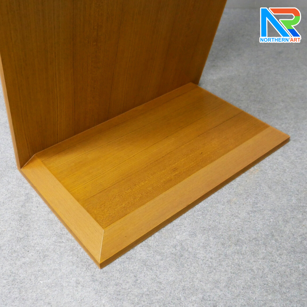 โพเดียมไม้ สีสัก ทรง Z ขนาด (W)60 x (L)40 x (H)110 ซม. แข็งแรง ทรงสวย เหมาะสำหรับการนำเสนอทุกโอกาส