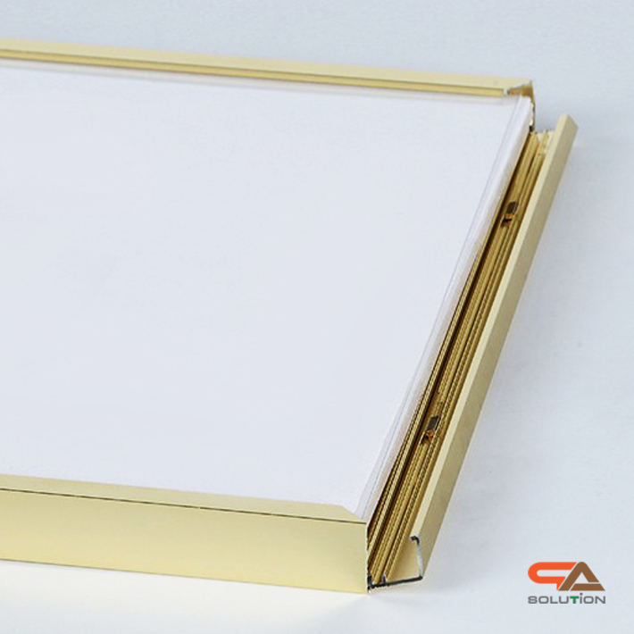 กรอบอะลูมิเนียม กรอบโปสเตอร์ กรอบรูป SNAP FRAME รุ่น B สีทอง สอดงานพิมพ์ด้านบน น้ำหนักเบา ติดตั้งง่าย ไม่ต้องเจาะผนัง