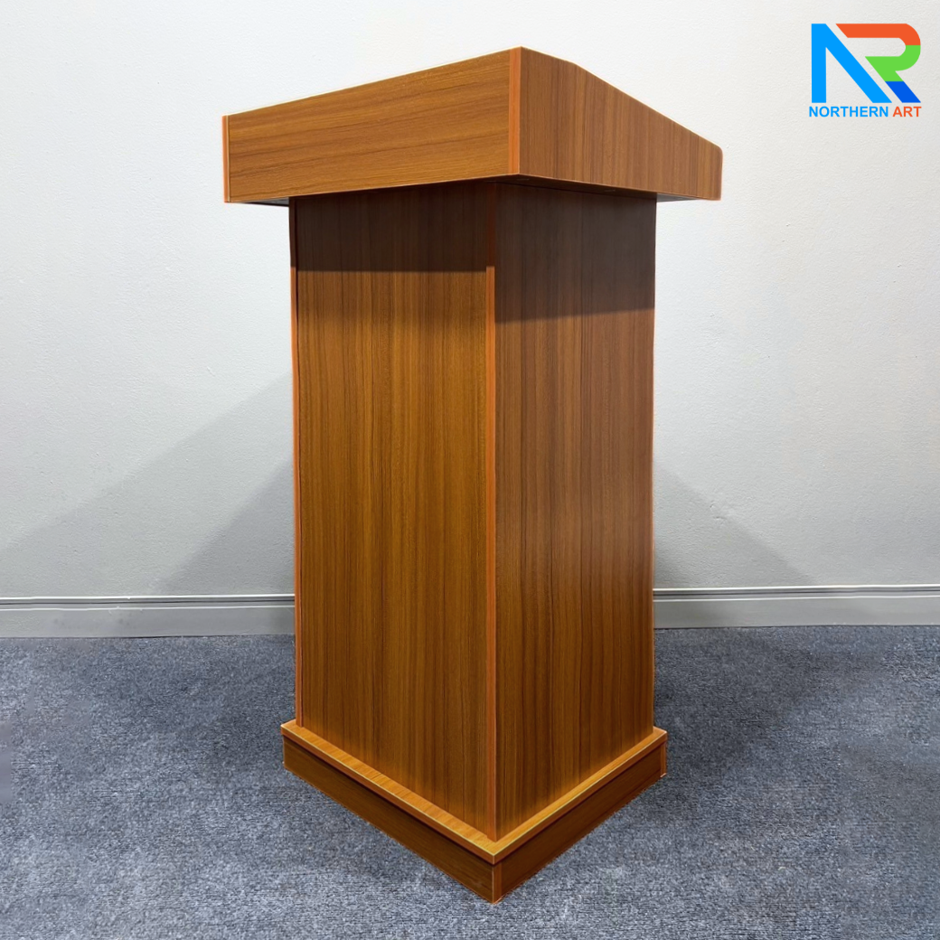 โพเดียมไม้ ลายไม้สีสัก ขนาด (W)63 x (D)50 x (H)111 cm. พร้อมชั้นวางของ